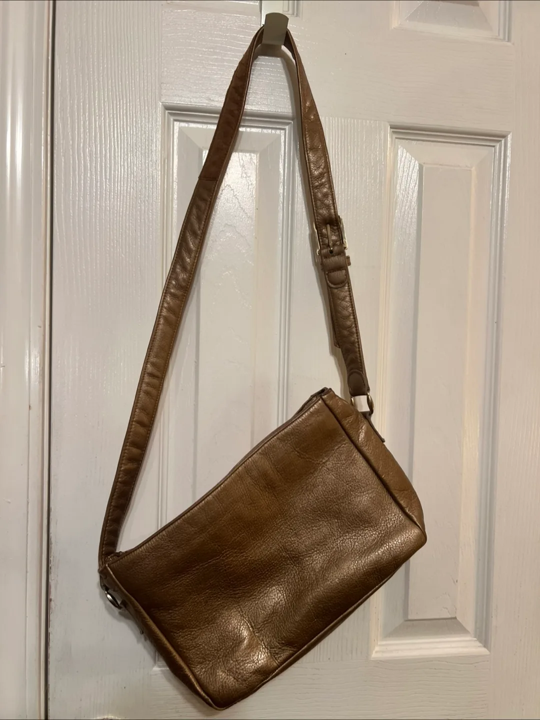 SAS Brown Leather Shoulder Bag image indicator(3)