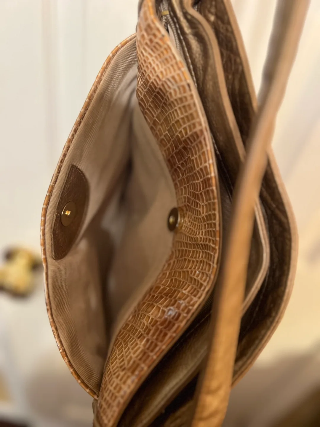 SAS Brown Leather Shoulder Bag image indicator(7)