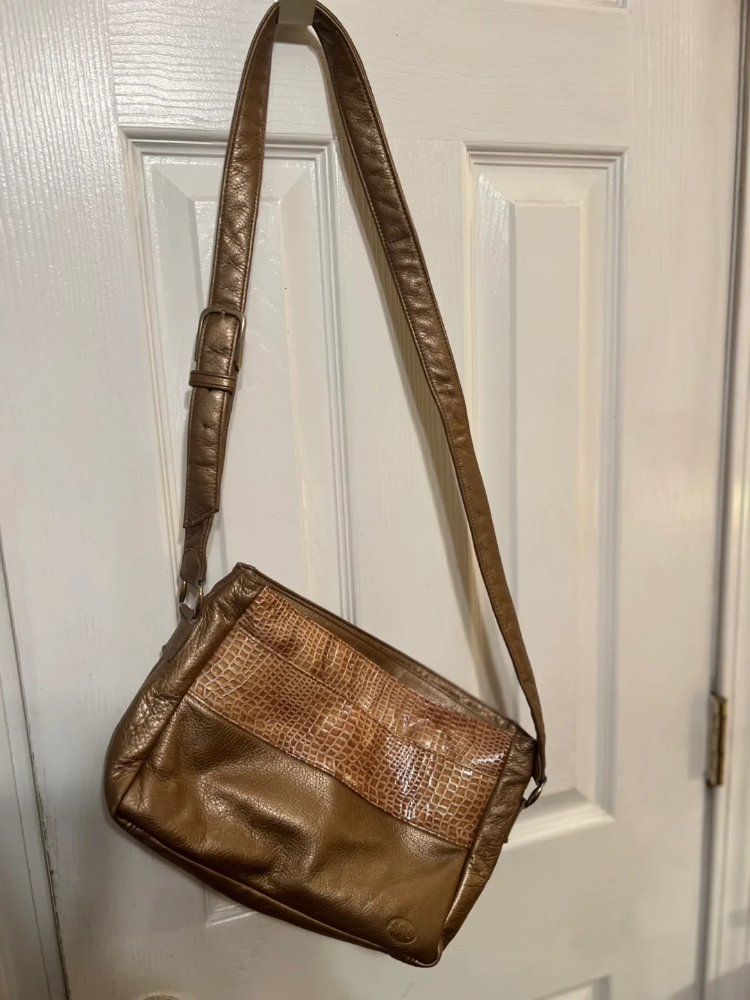 SAS Brown Leather Shoulder Bag image indicator(8)