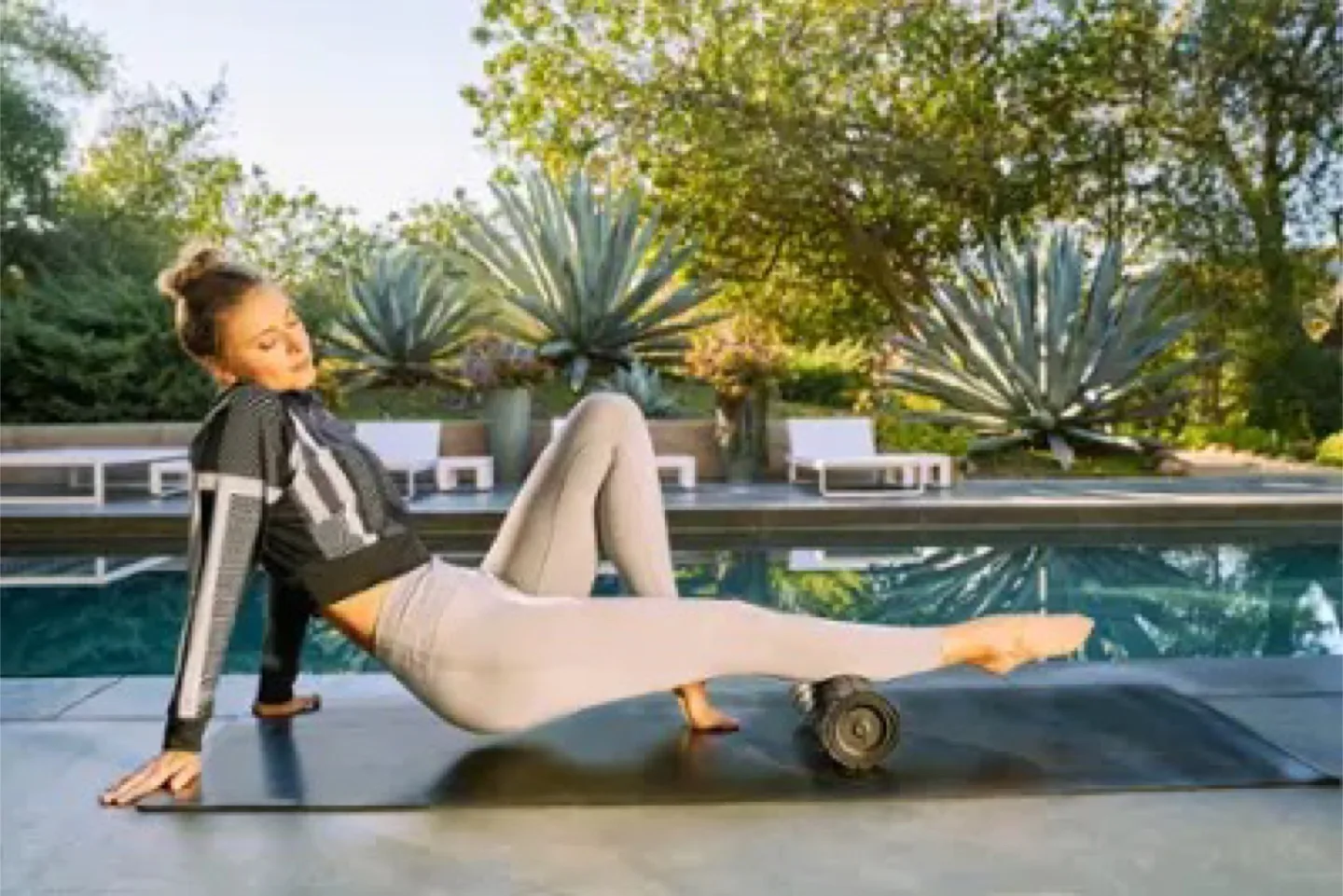 Theragun Wave Roller Smart Vibration Foam Massage Device - Black image indicator(4)