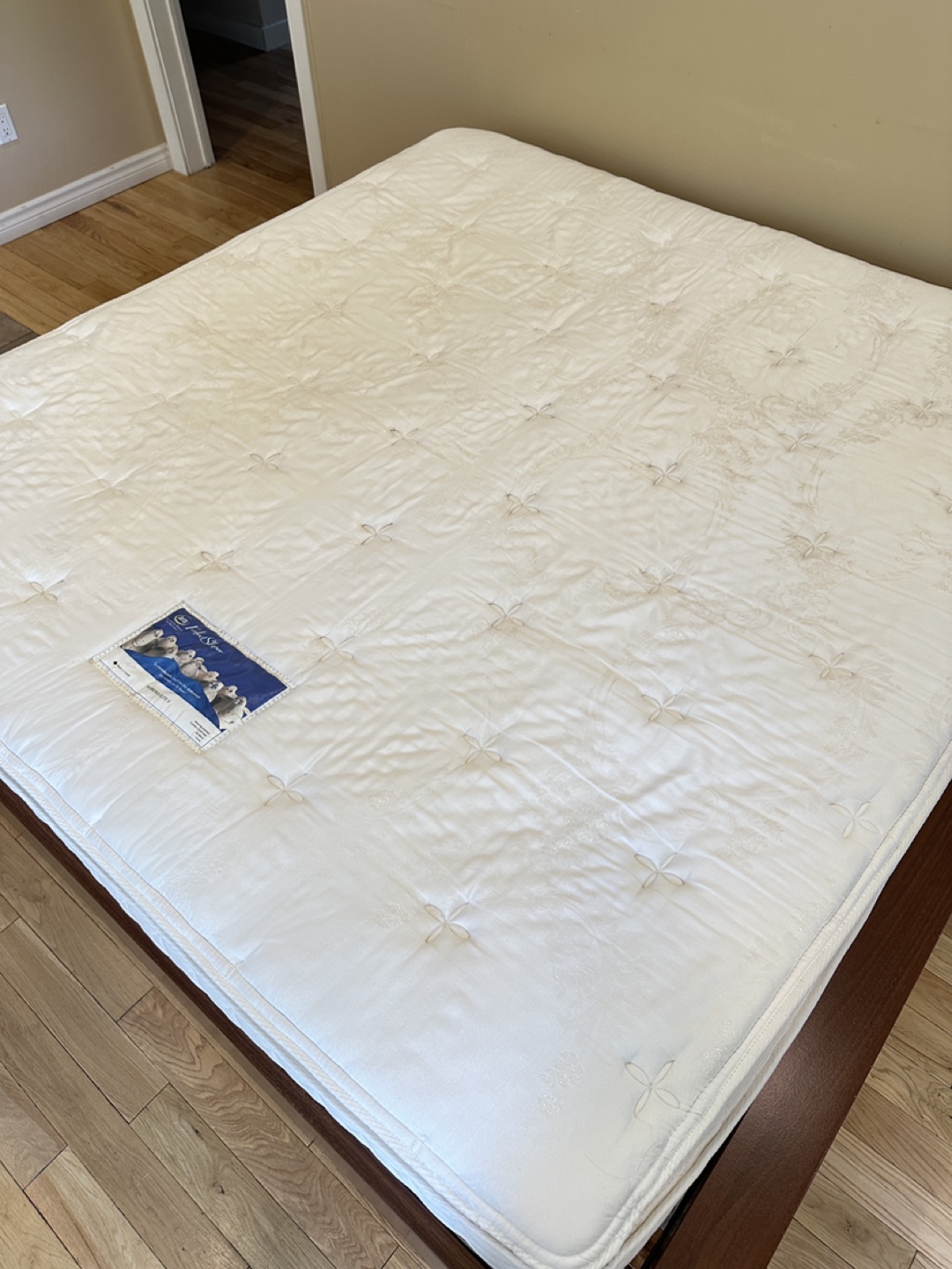 Serta 14” King Size Mattress (CAN DELIVER) - photo 3