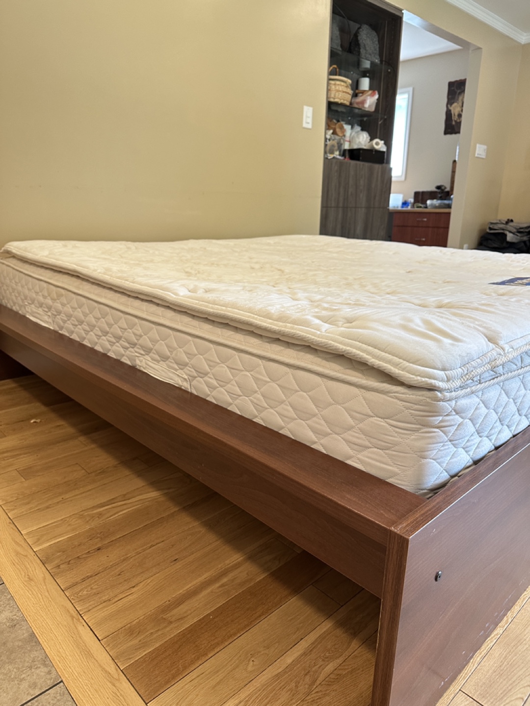 Serta 14” King Size Mattress (CAN DELIVER) - photo 4