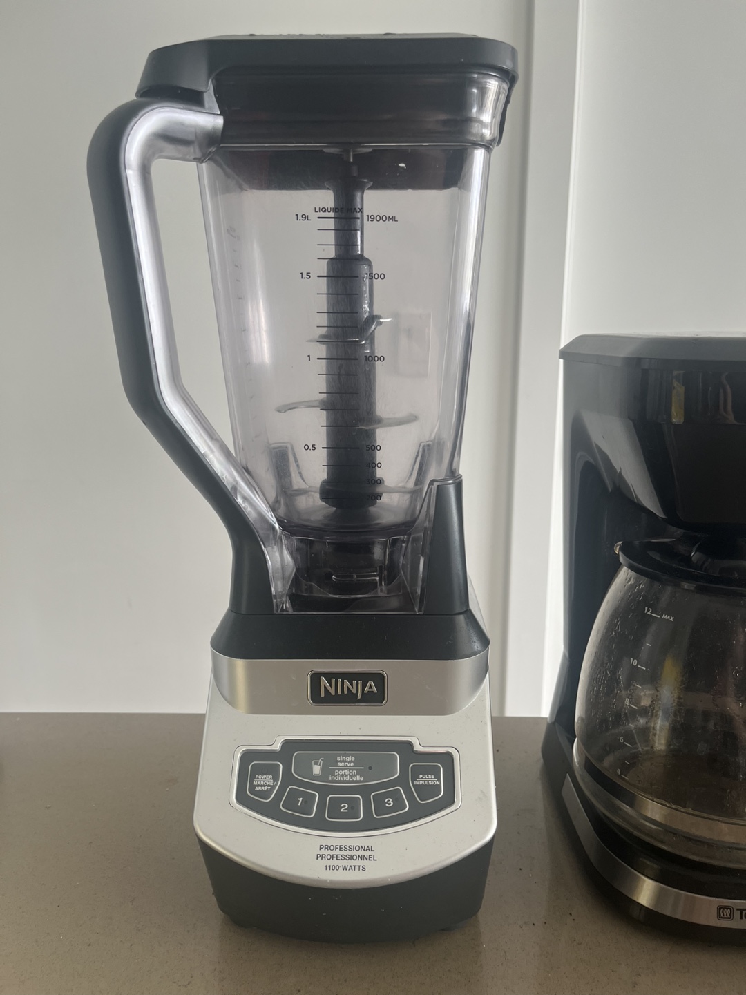 Ninja Professional Blender + 2 Cups