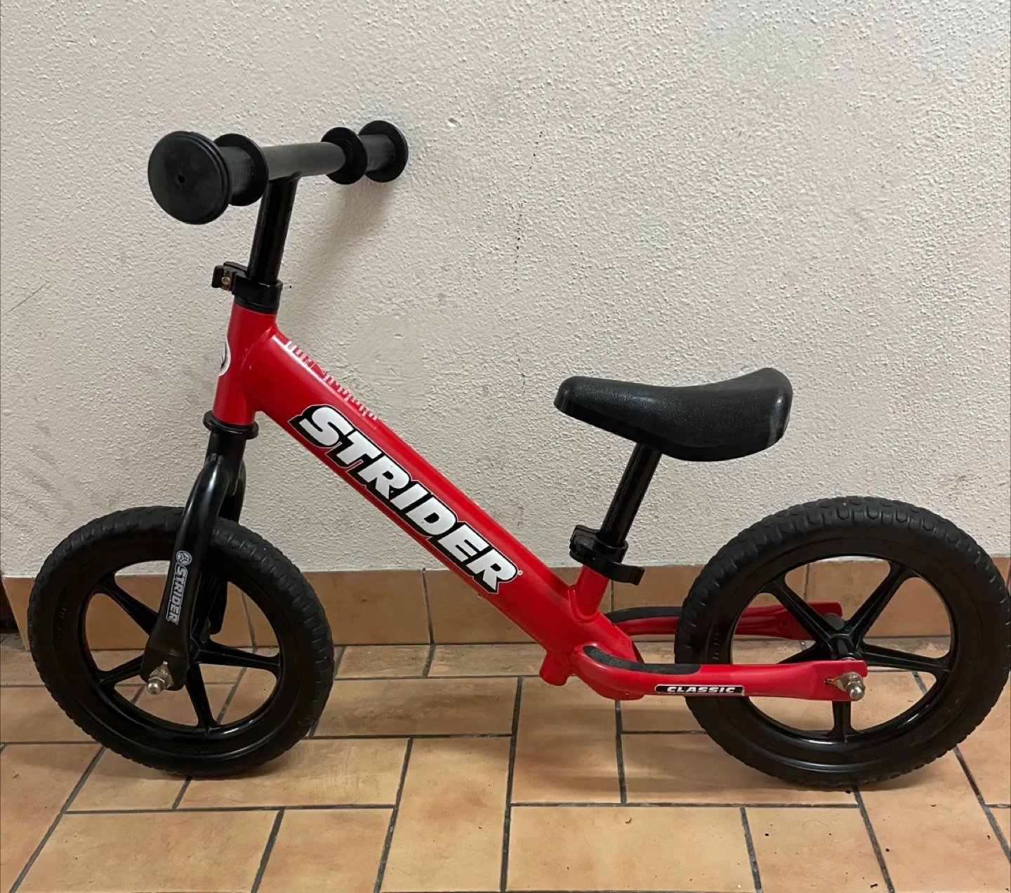 Strider Classic Balance Bike - Red thumbnail