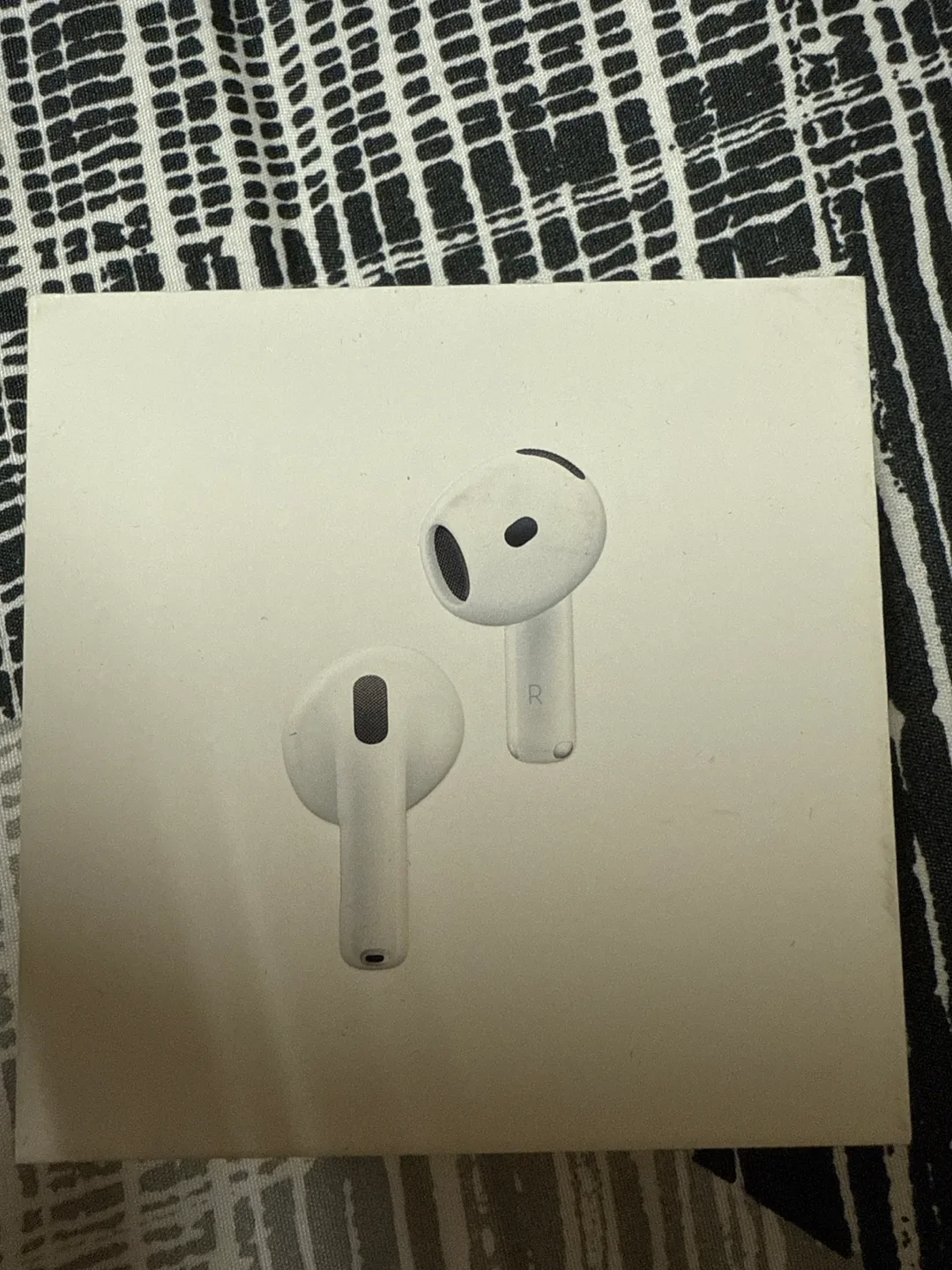 Apple AirPods (4 generation) - Like New! thumbnail