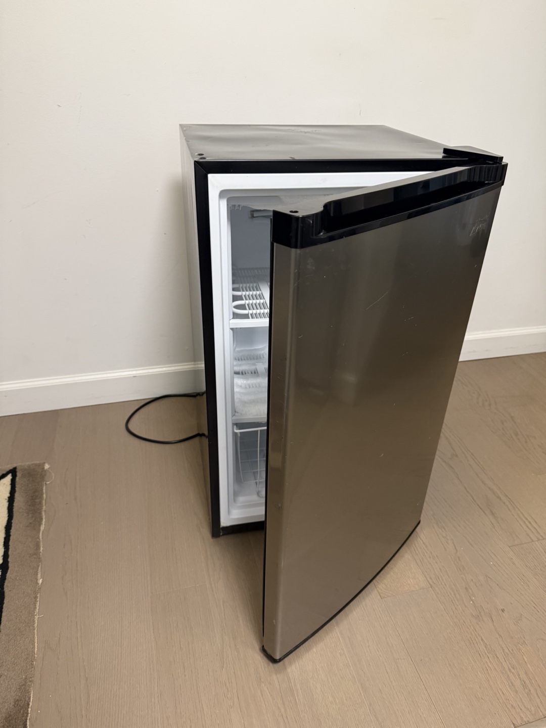 Mini freezer - Compact freezer - photo 3