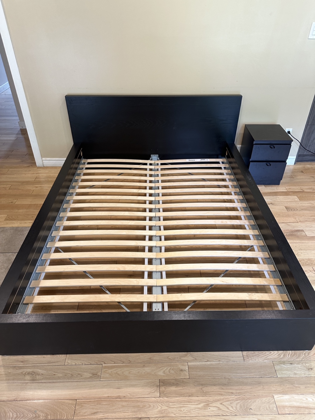 IKEA Malm Queen Size Bed Set with Night Stand (CAN DELIVER) - photo 3