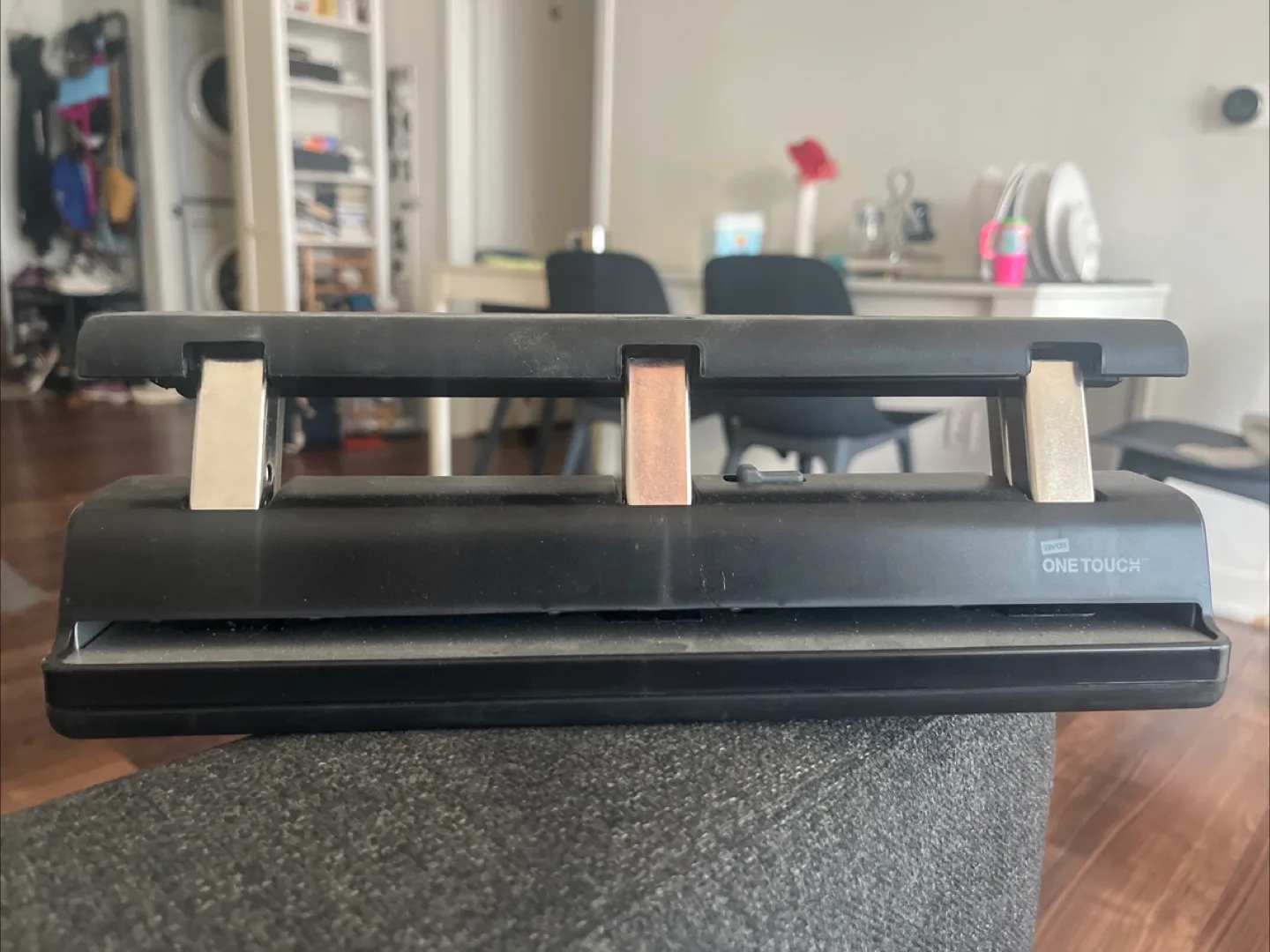 Staples One Touch Hole Punch image indicator(3)