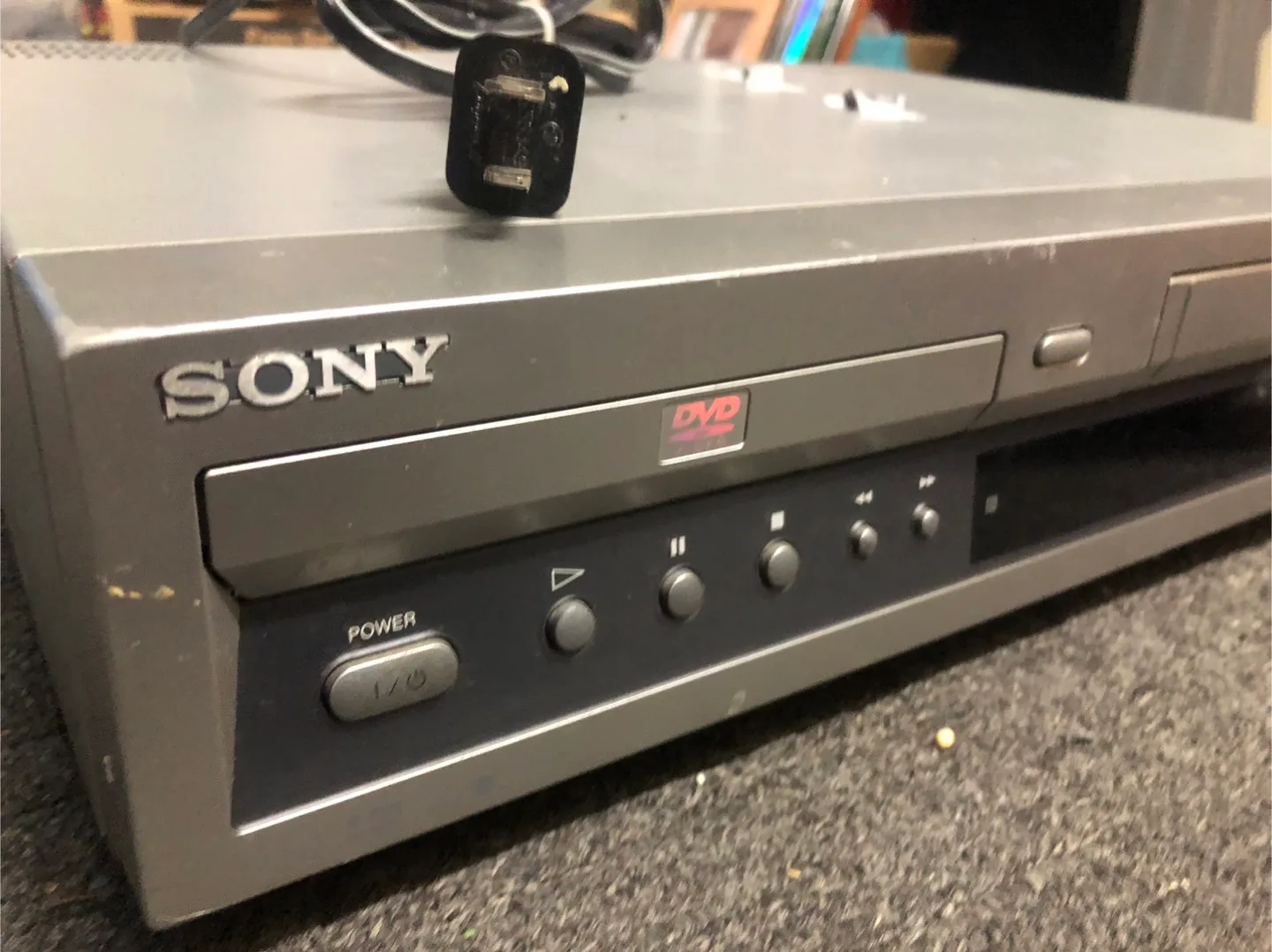 FREE FOR PARTS Sony SLV-D100 DVD Player/Video Cassette Recorder image indicator(2)