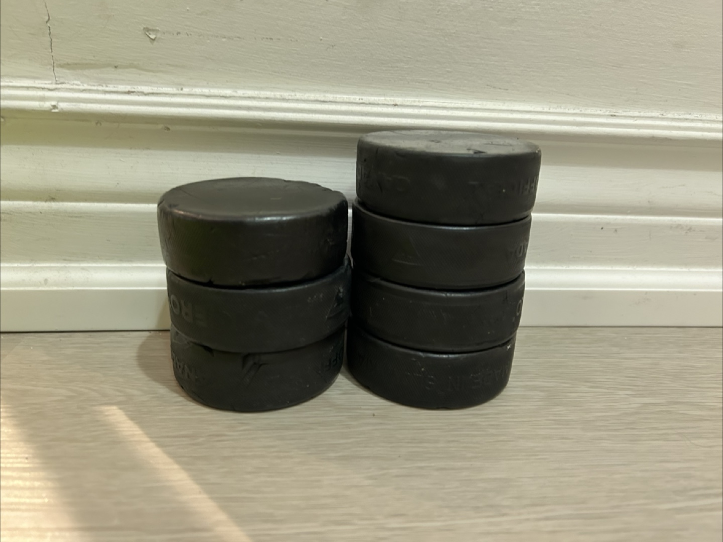 2 Hockey sticks (+free hockey pucks) - photo 5