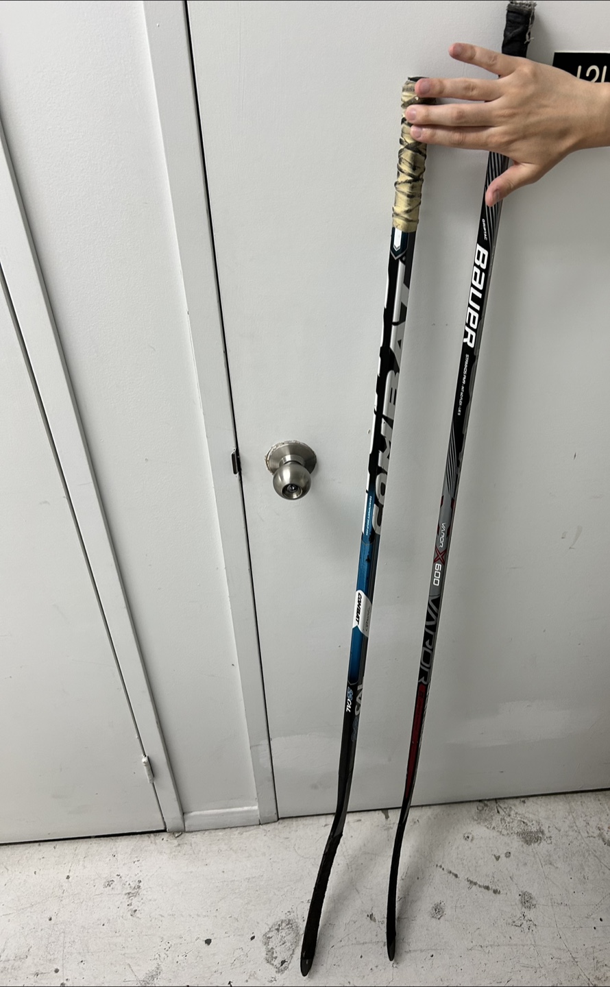 2 Hockey sticks (+free hockey pucks) - photo 2
