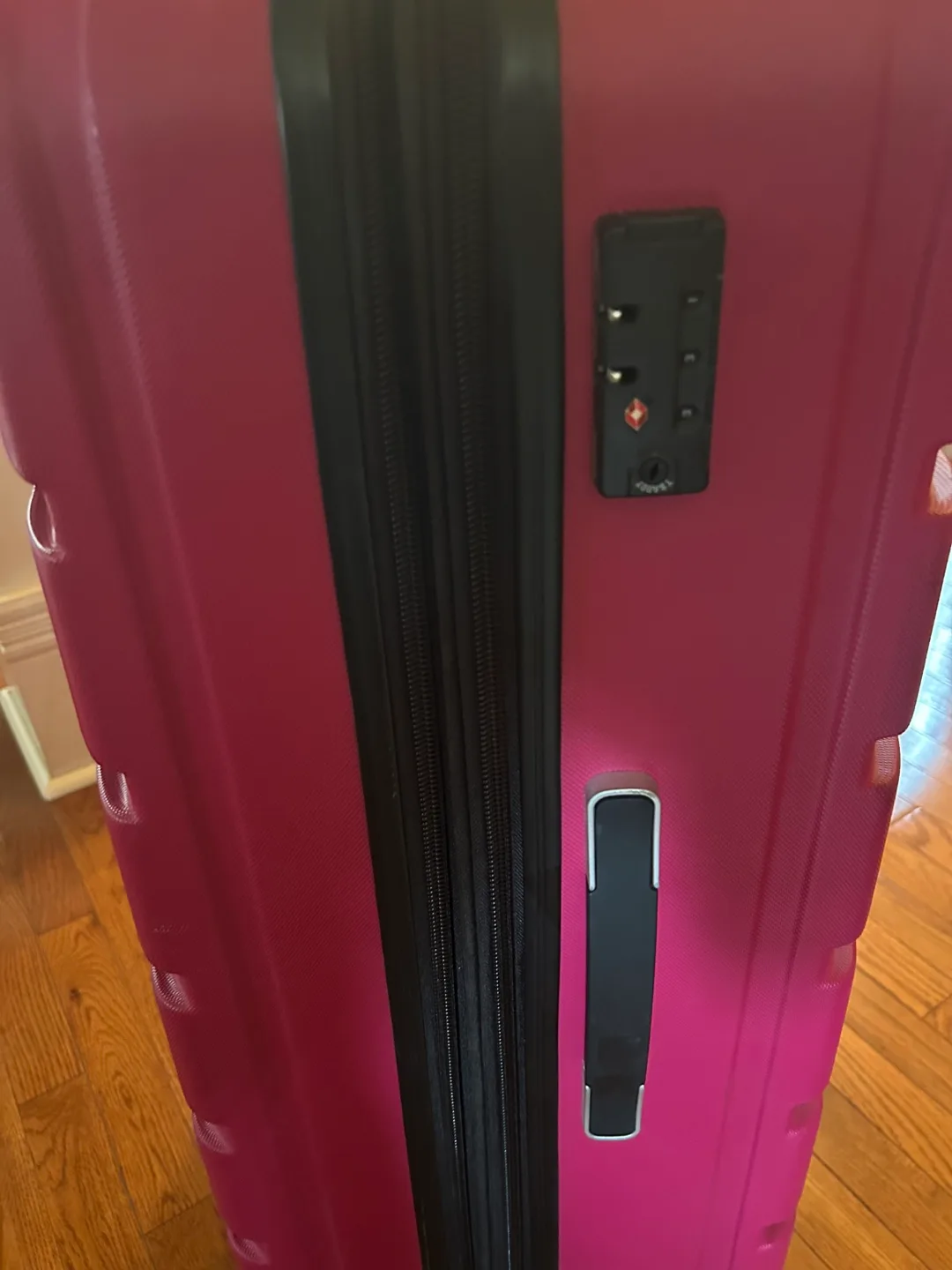 it Luggage Pink Hardside Suitcase image indicator(2)