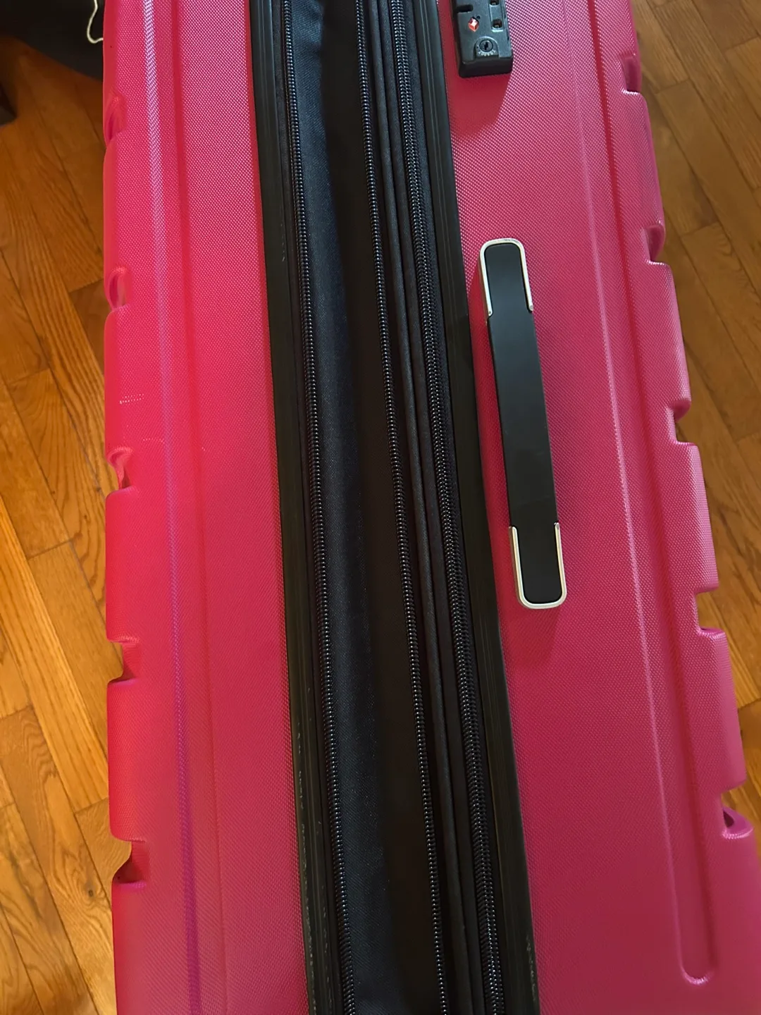 it Luggage Pink Hardside Suitcase image indicator(5)