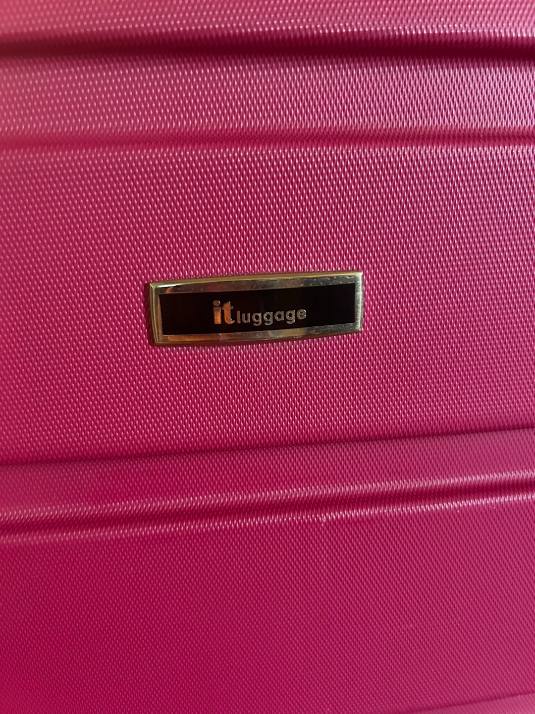 it Luggage Pink Hardside Suitcase image indicator(3)