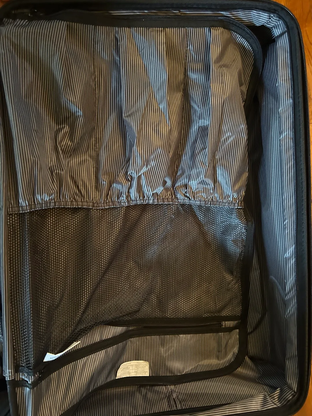 it Luggage Pink Hardside Suitcase image indicator(7)