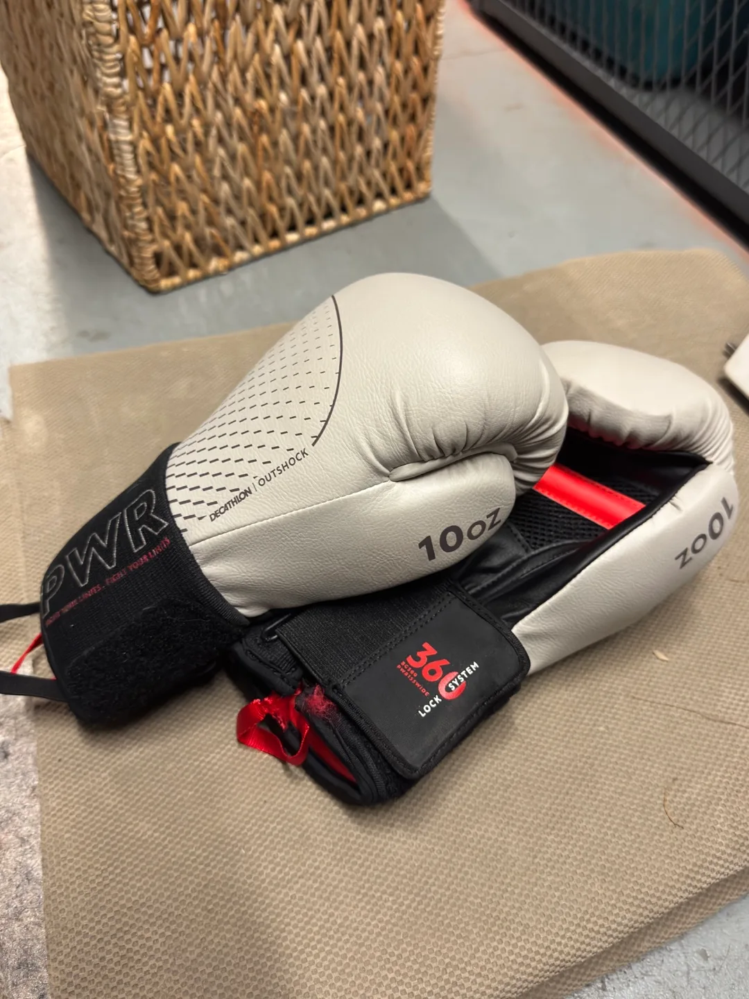 Decathlon Outshock Boxing Gloves 10oz thumbnail