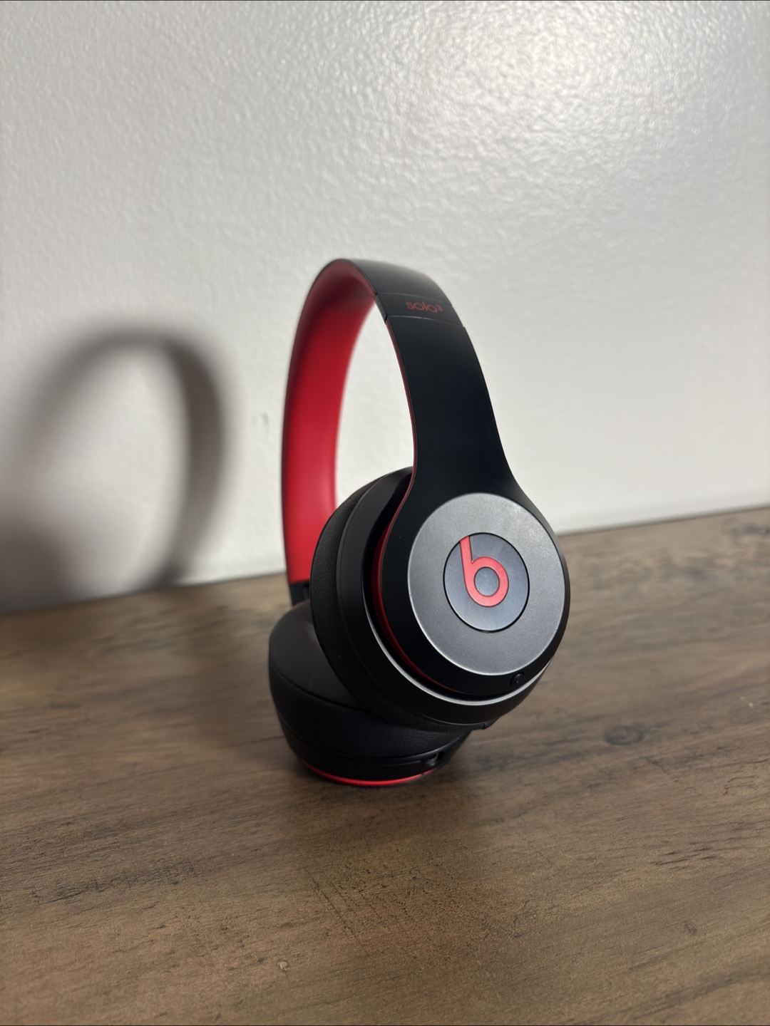 Beats Solo3 Wireless Headphones (Black/Red) – Decade Collection - photo 3