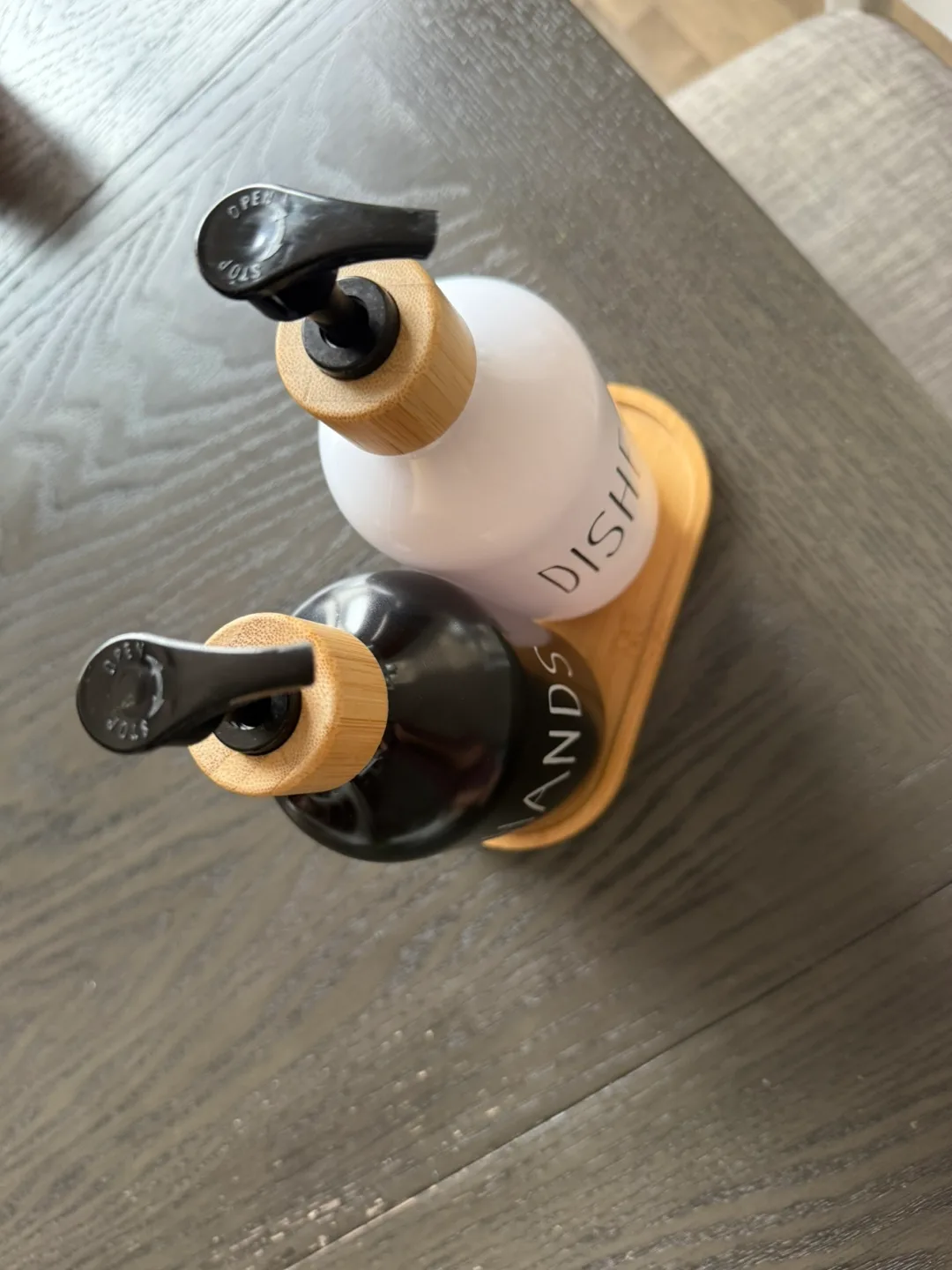 Soaps dispenser with bamboo dish image indicator(2)