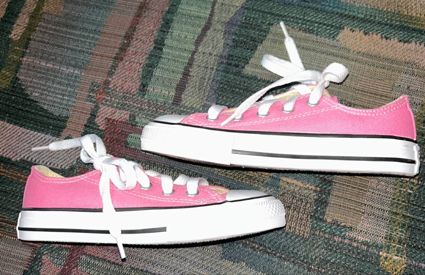 Converse All Star Girl’s NEW Pink Sneakers Size 12 (EU 29) image indicator(2)