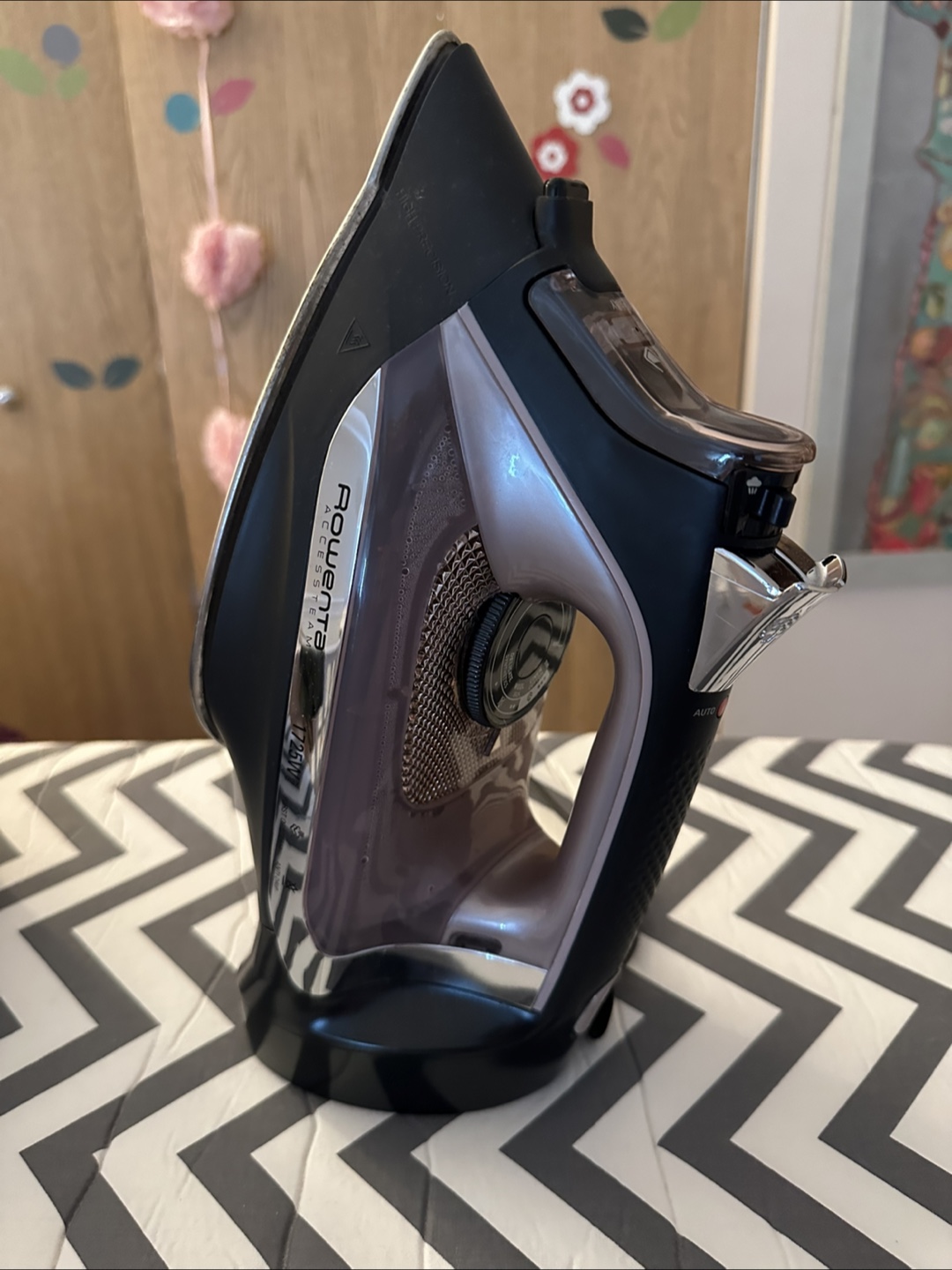 Rowenta DW24 Access Steam Cordreel Iron