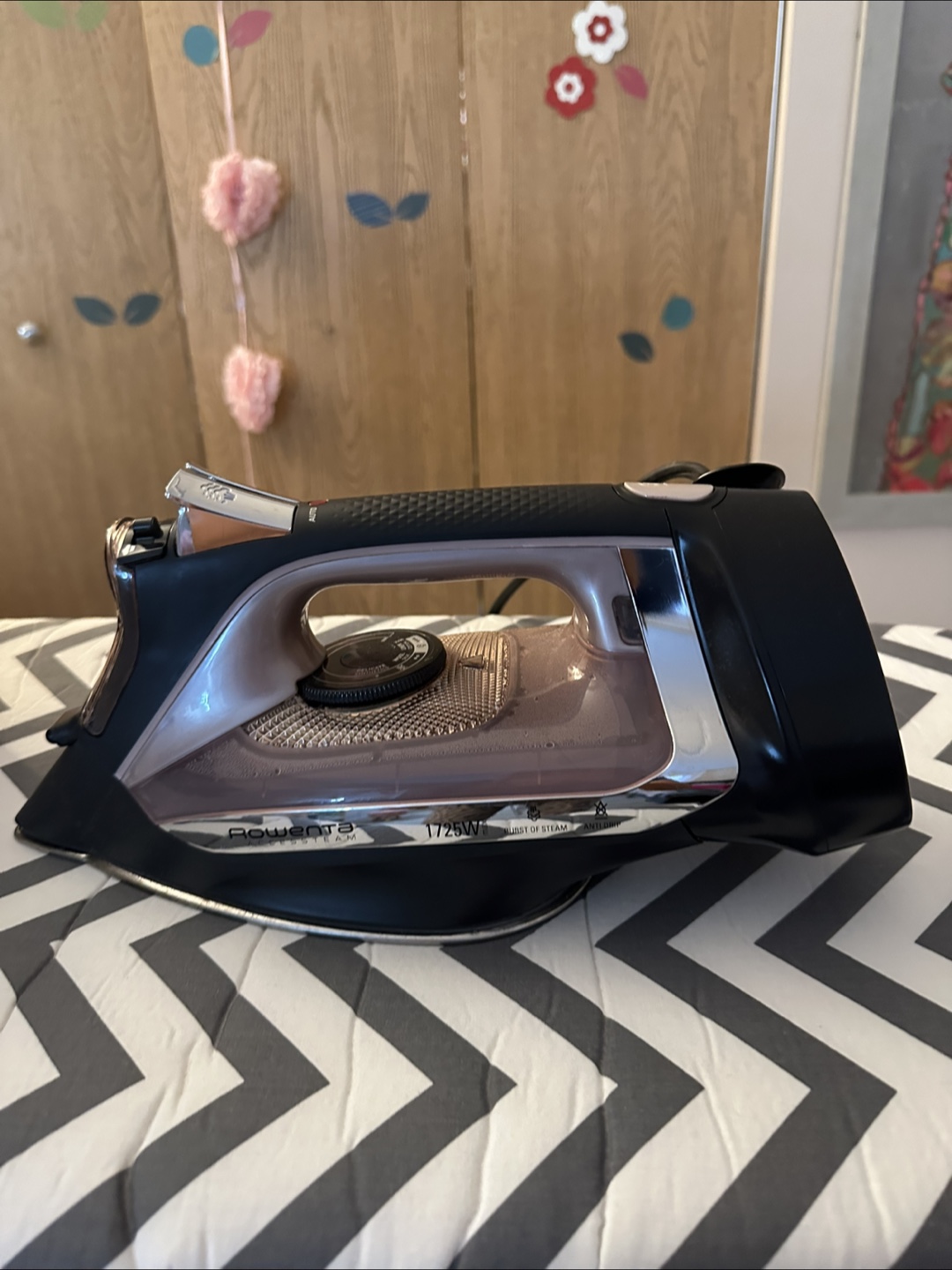 Rowenta DW24 Access Steam Cordreel Iron - photo 3
