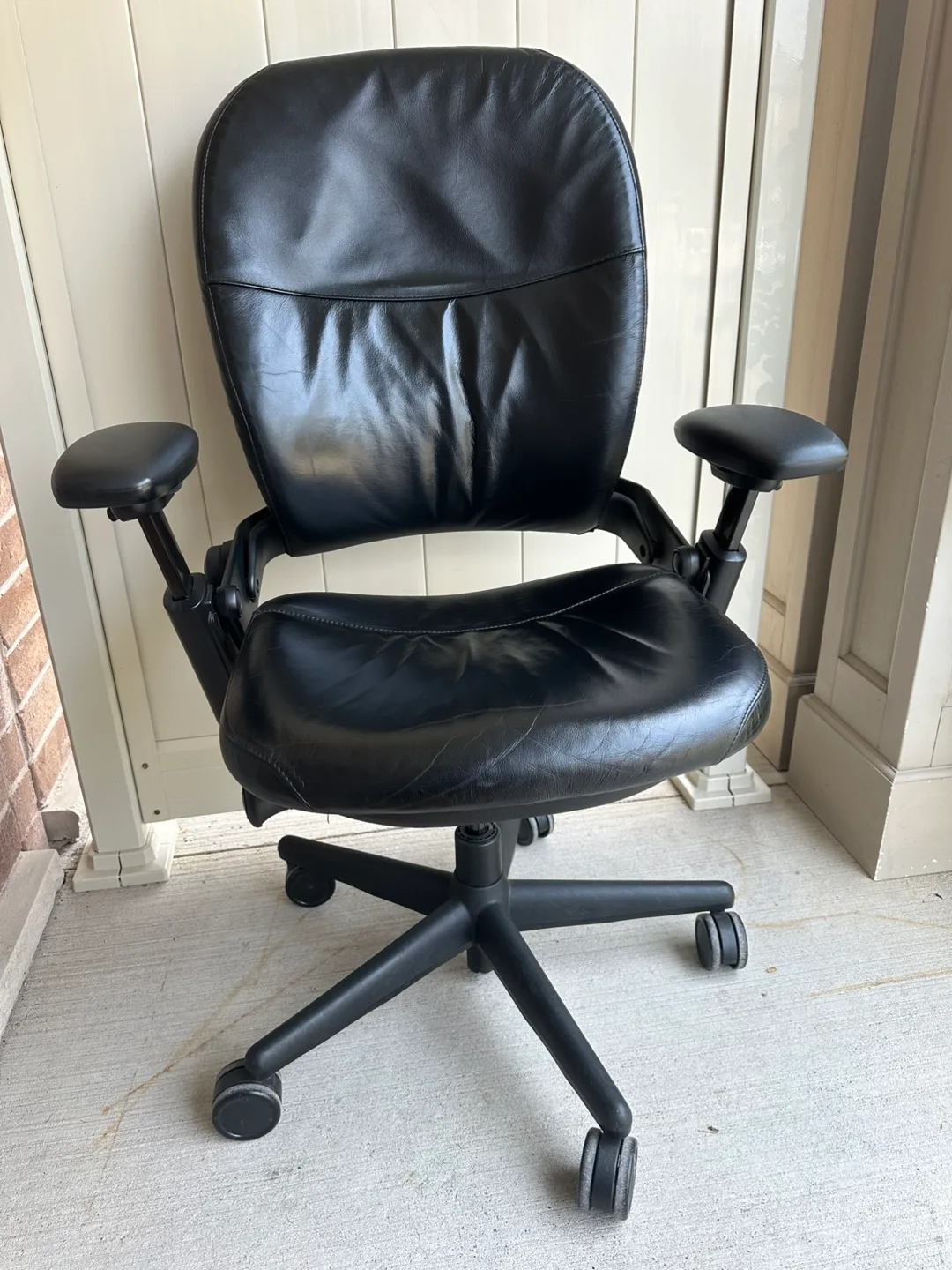 Steelcase Leap Ergonomic Executive Office Chair thumbnail