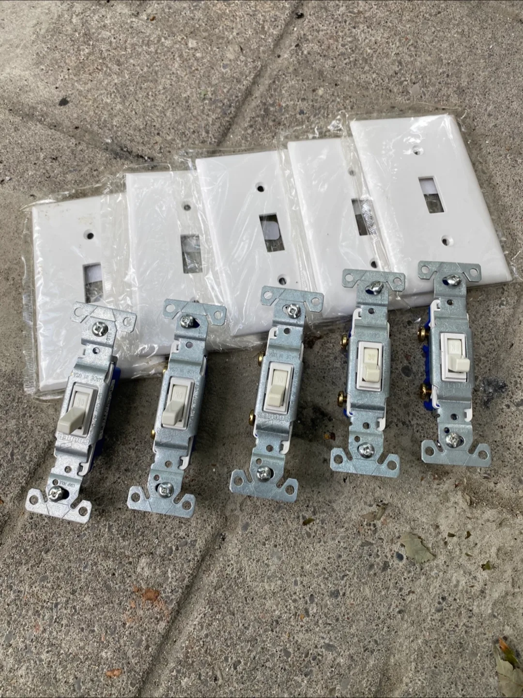 Light Switch and Cover Plate Set thumbnail