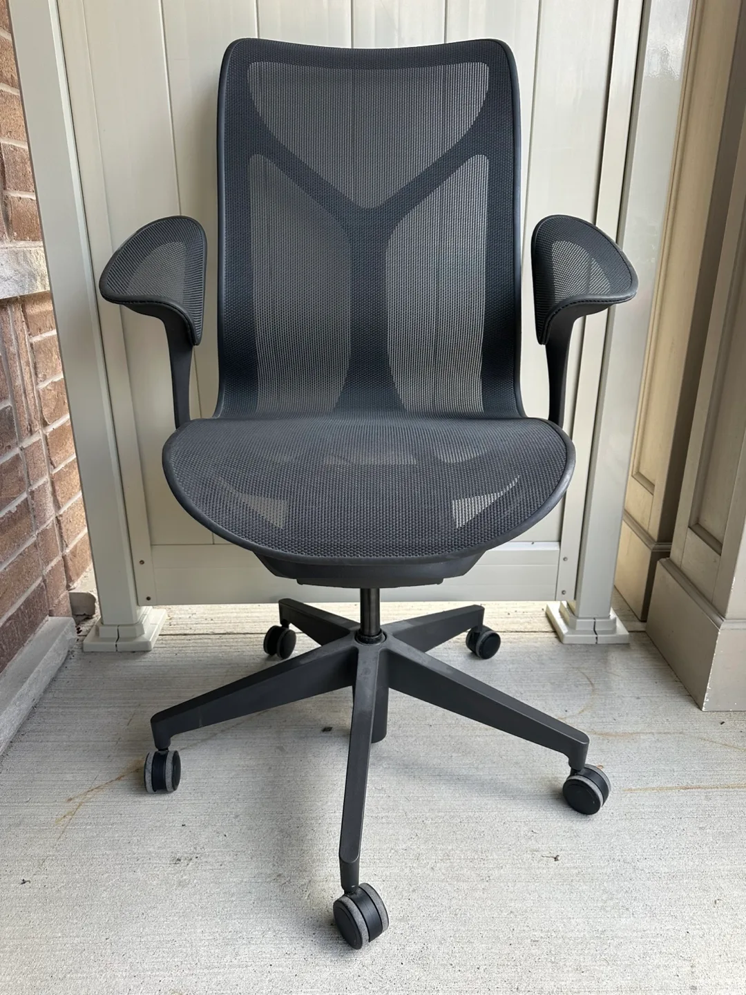 Herman Miller Cosm Ergonomic Executive Office Chair thumbnail