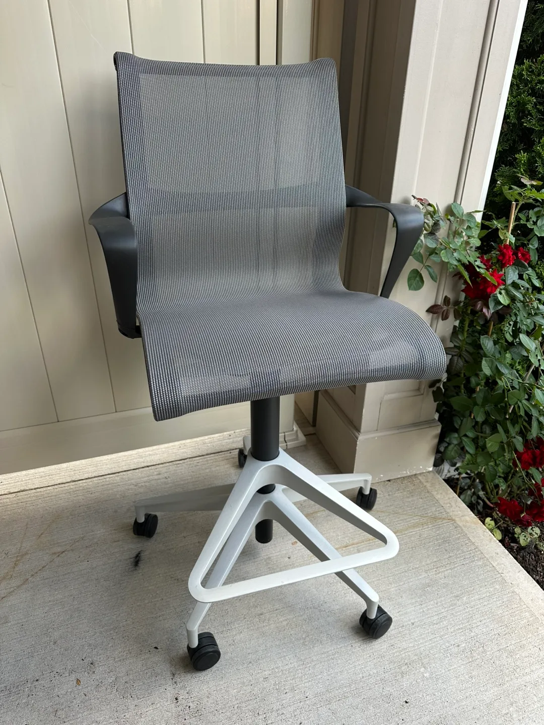 Herman Miller Setu Stool Ergonomic Executive Office Chair thumbnail