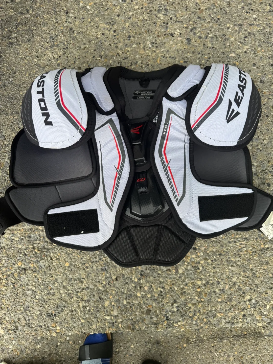 Easton Synergy Hockey Shoulder Pads - Senior M/M thumbnail