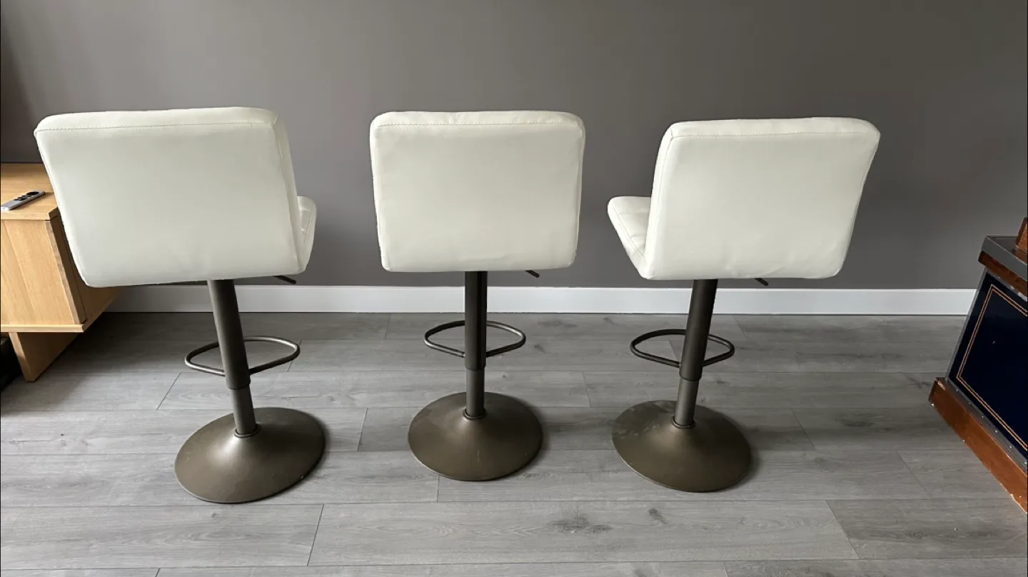 Set of 3 White Bar Stools image indicator(2)