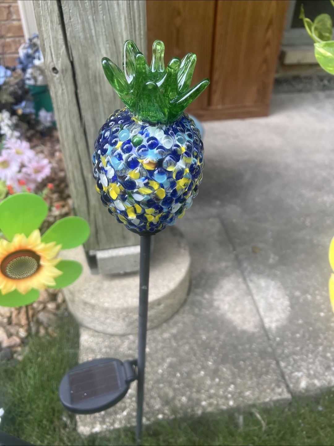Pineapple Solar Garden Stake Lights - photo 2
