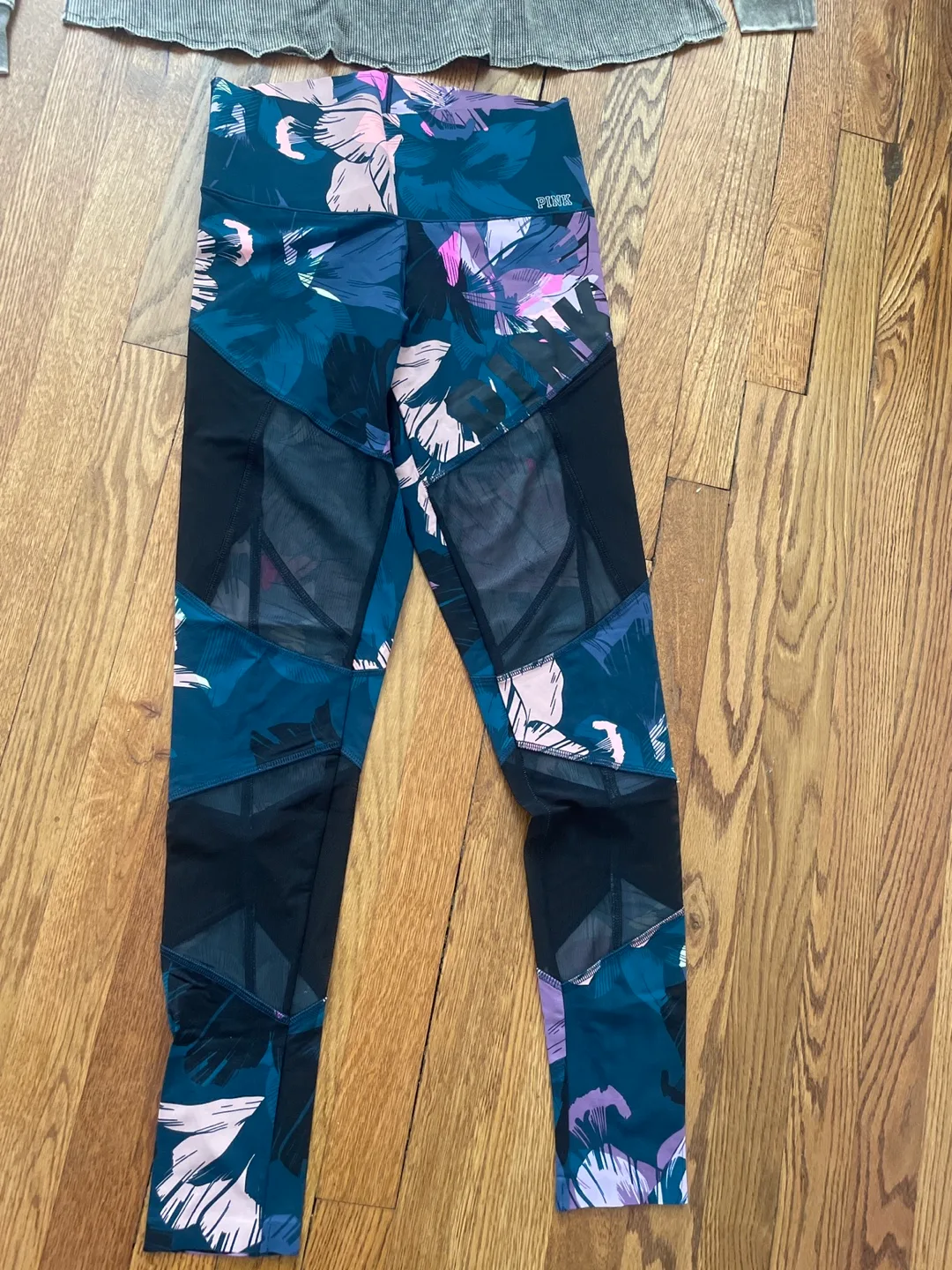 PINK VS Top & Leggings image indicator(5)