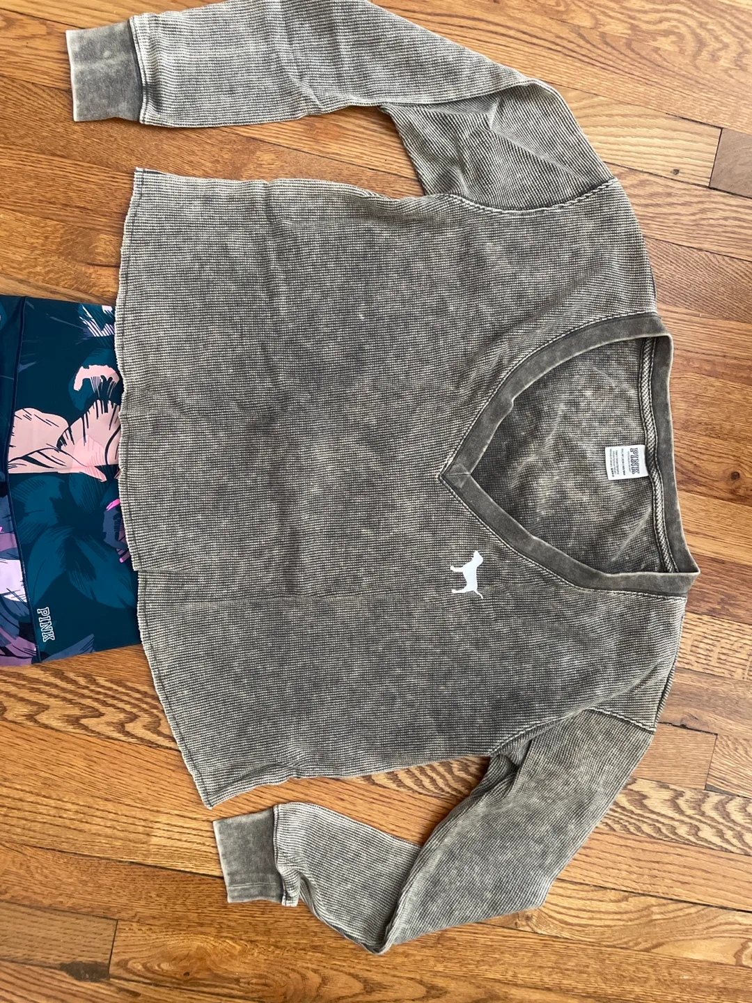 PINK VS Top & Leggings image indicator(3)