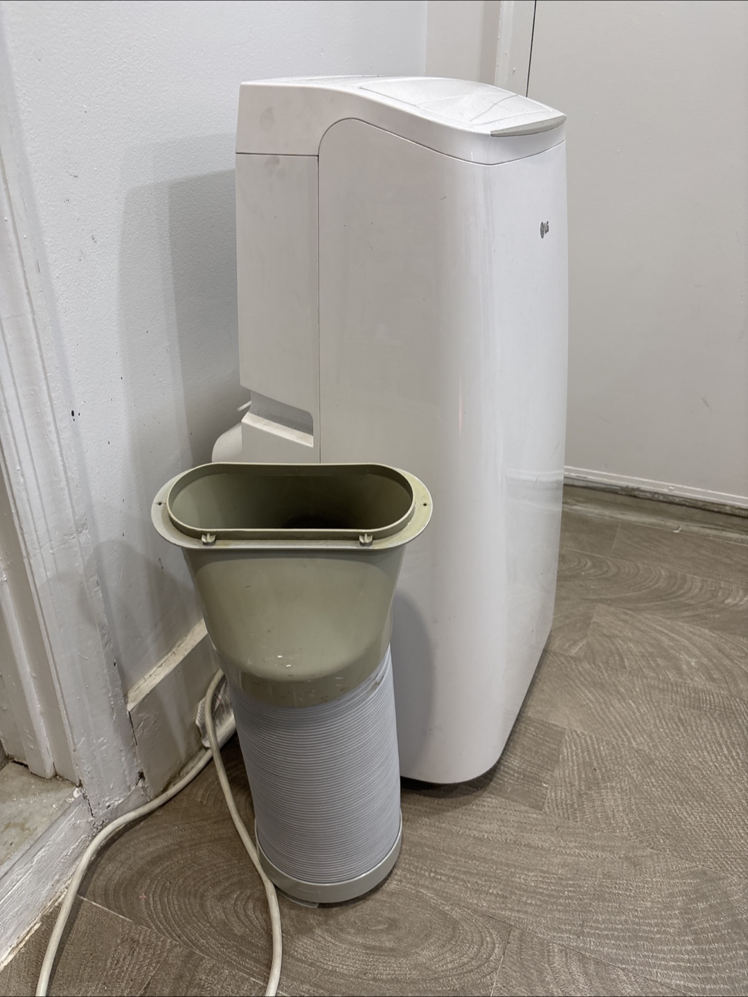LG Portable Air Conditioner - White - photo 2