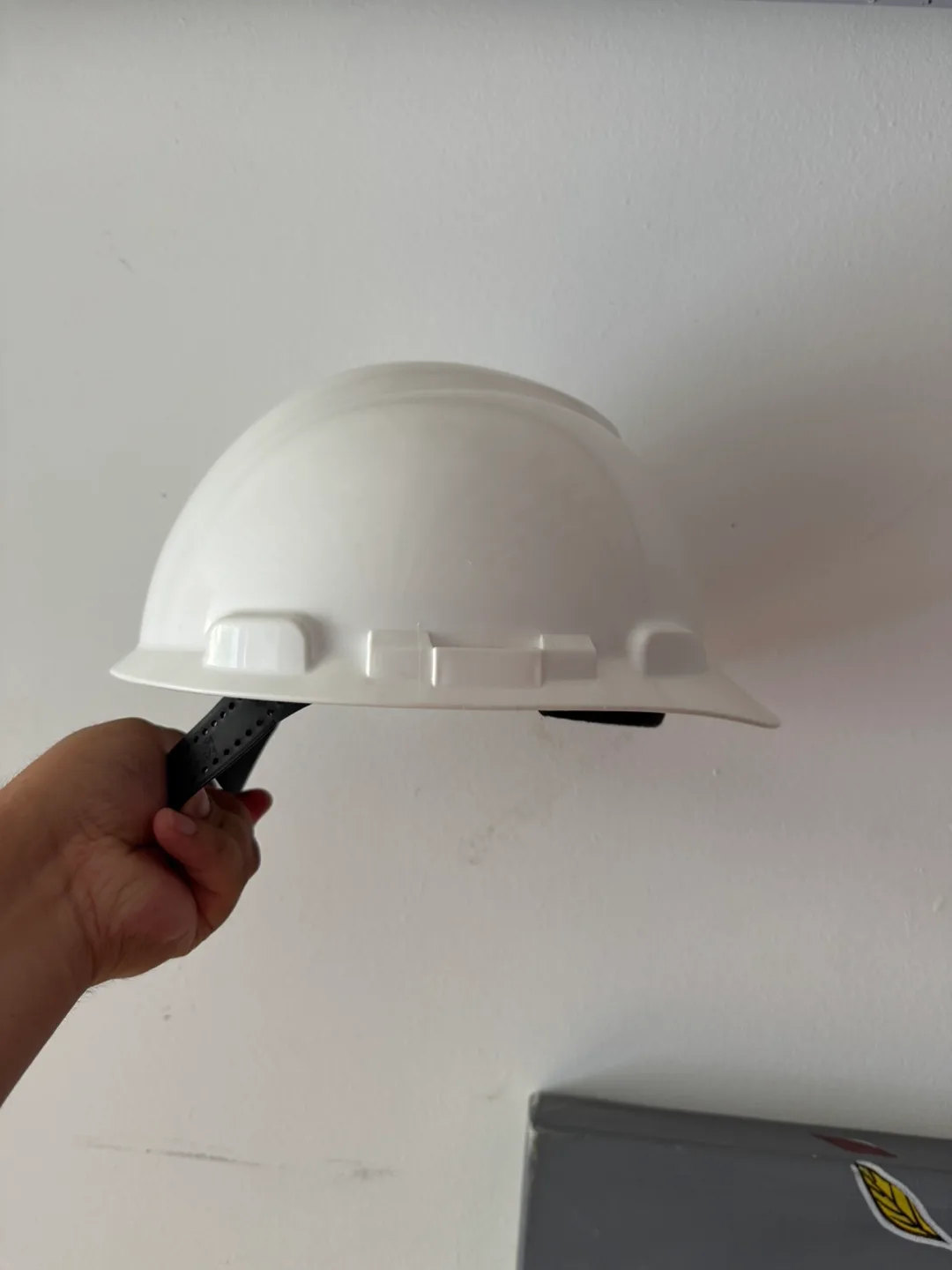 3M White Hard Hat thumbnail