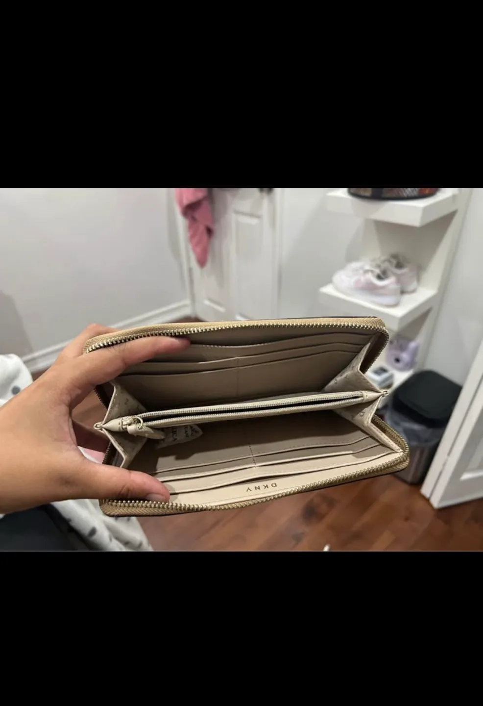 DKNY Beige Wallet image indicator(3)