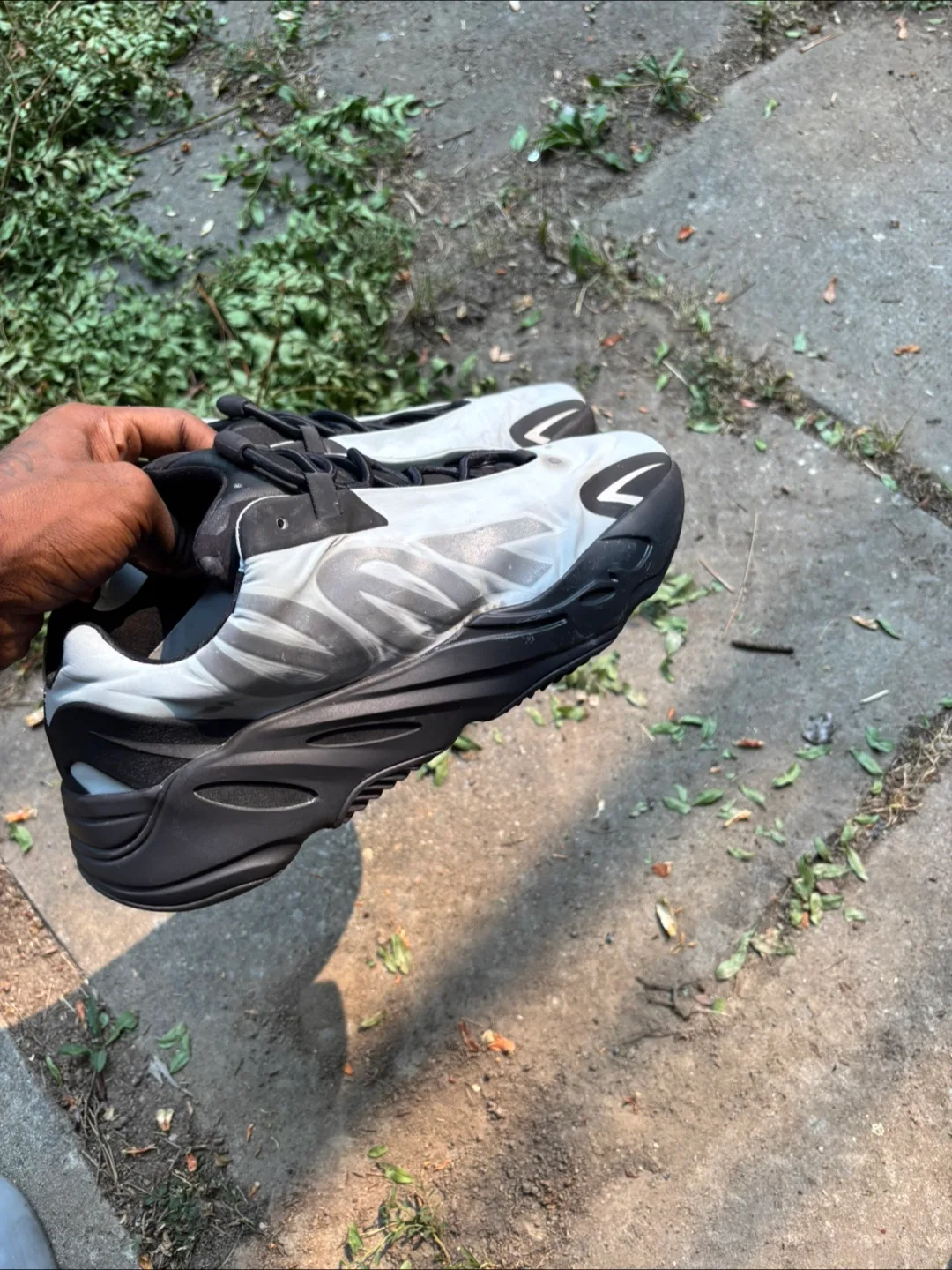 Adidas Yeezy 700 V3 Alvah Sneakers image indicator(3)