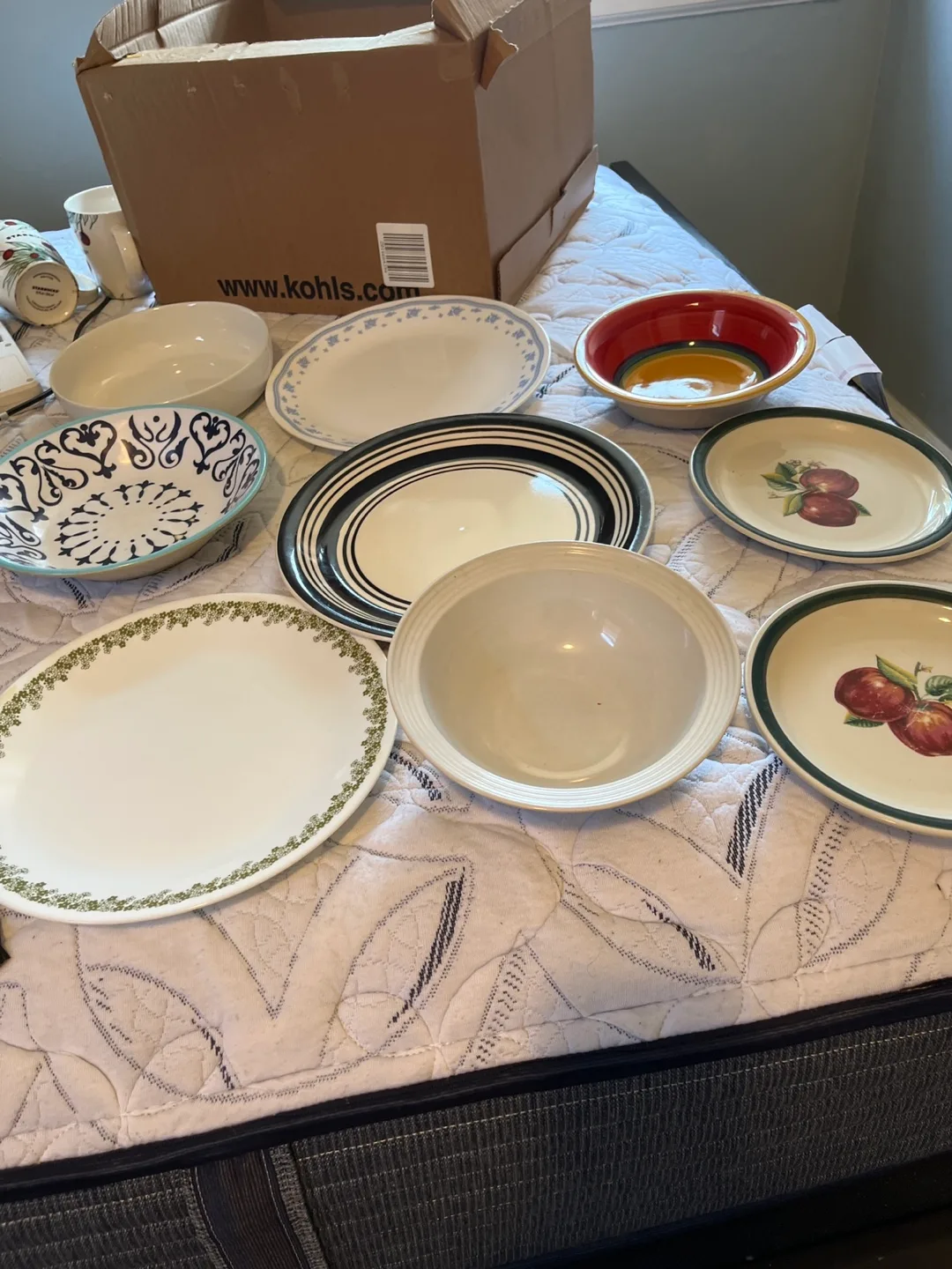Corelle & Other Plates/Bowls thumbnail