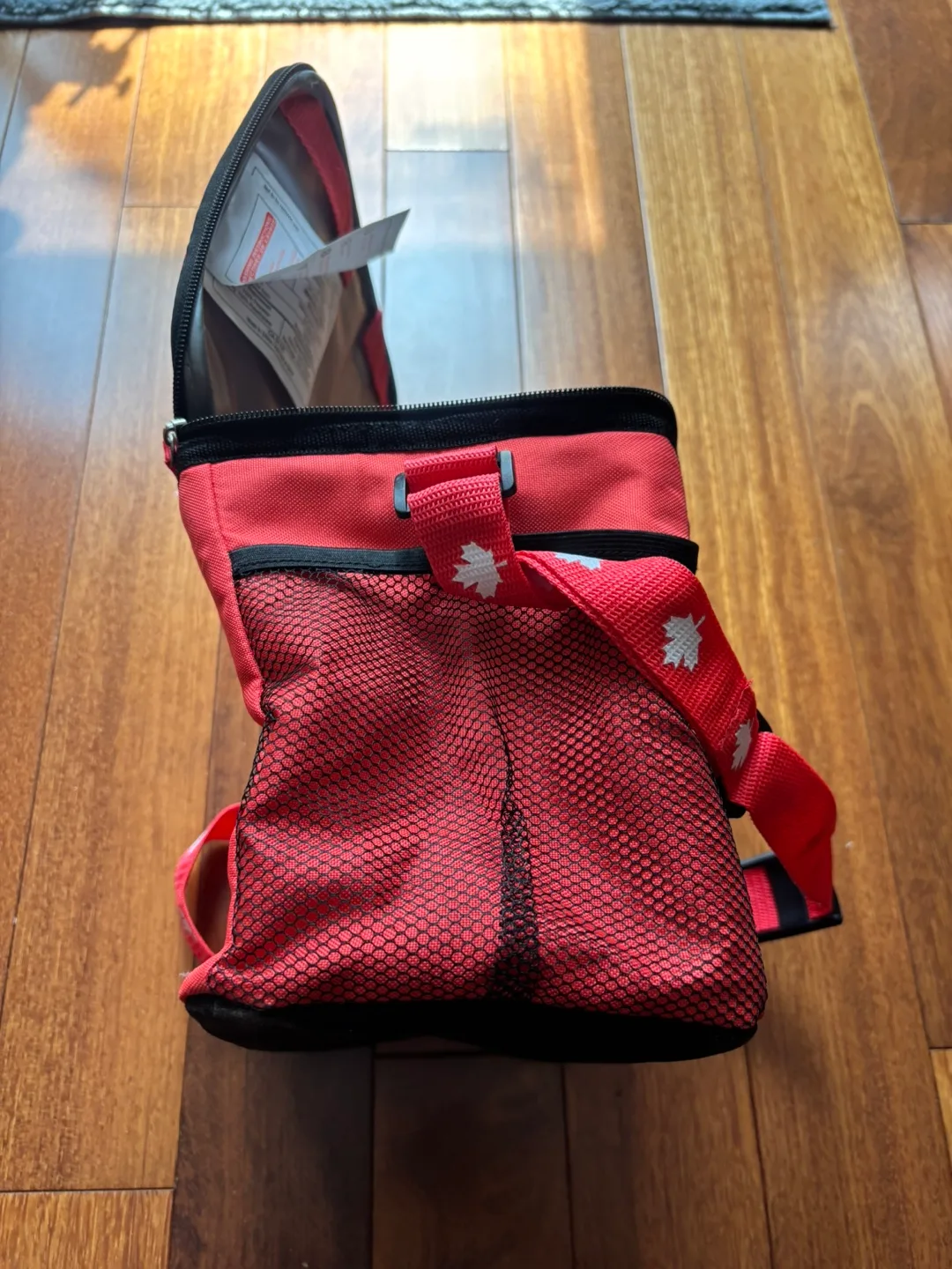 Red Maple Leaf Lunch Bag image indicator(5)