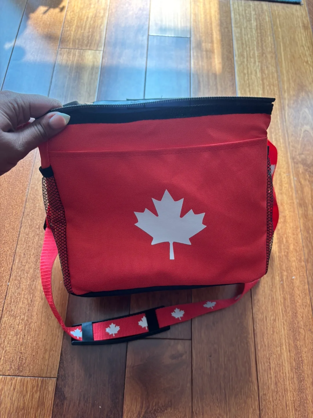 Red Maple Leaf Lunch Bag image indicator(3)