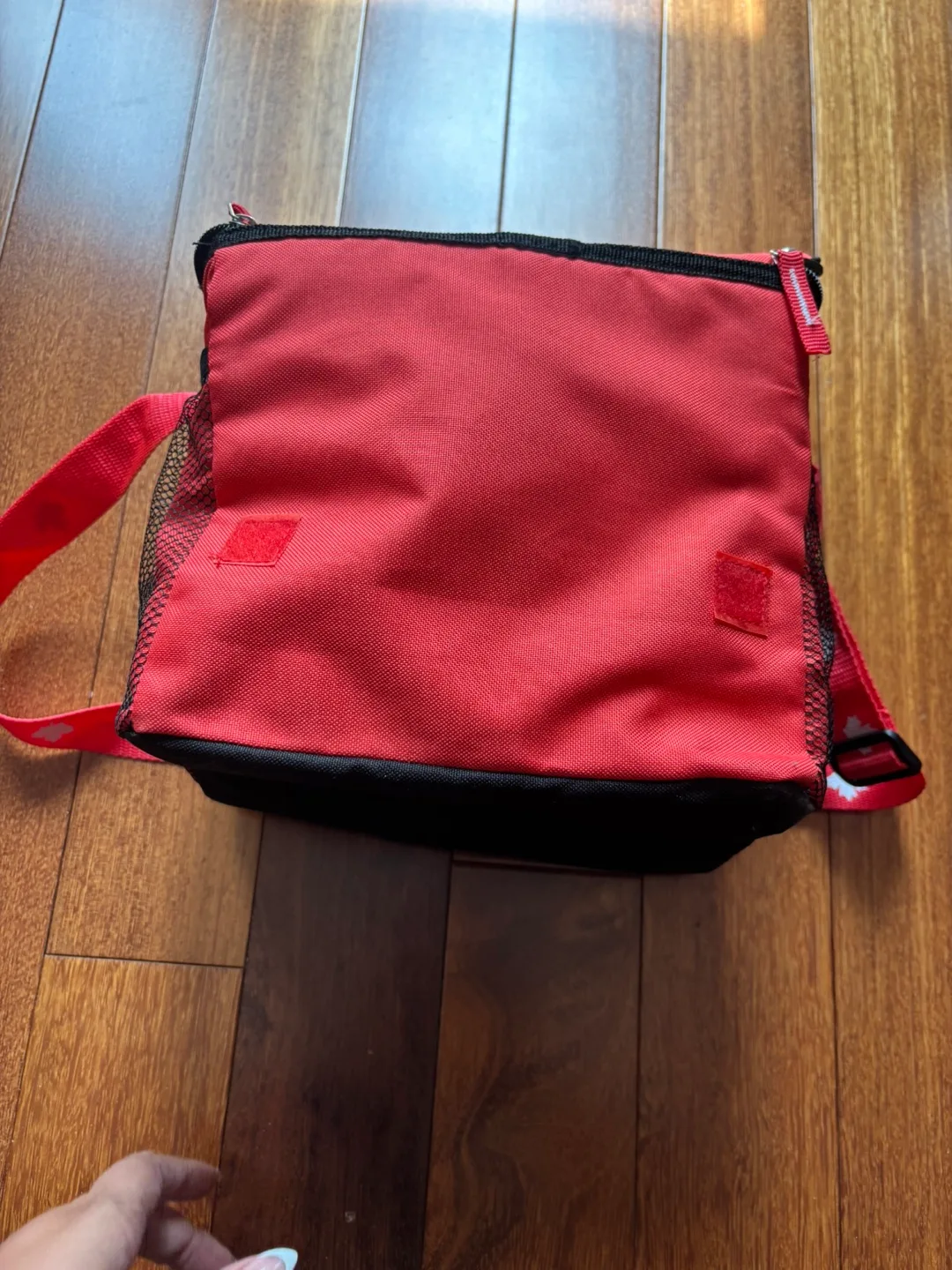 Red Maple Leaf Lunch Bag image indicator(4)