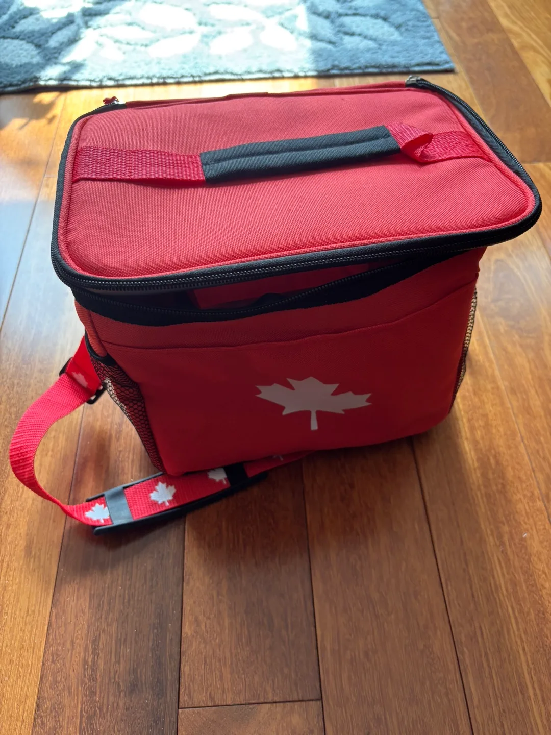 Red Maple Leaf Lunch Bag thumbnail