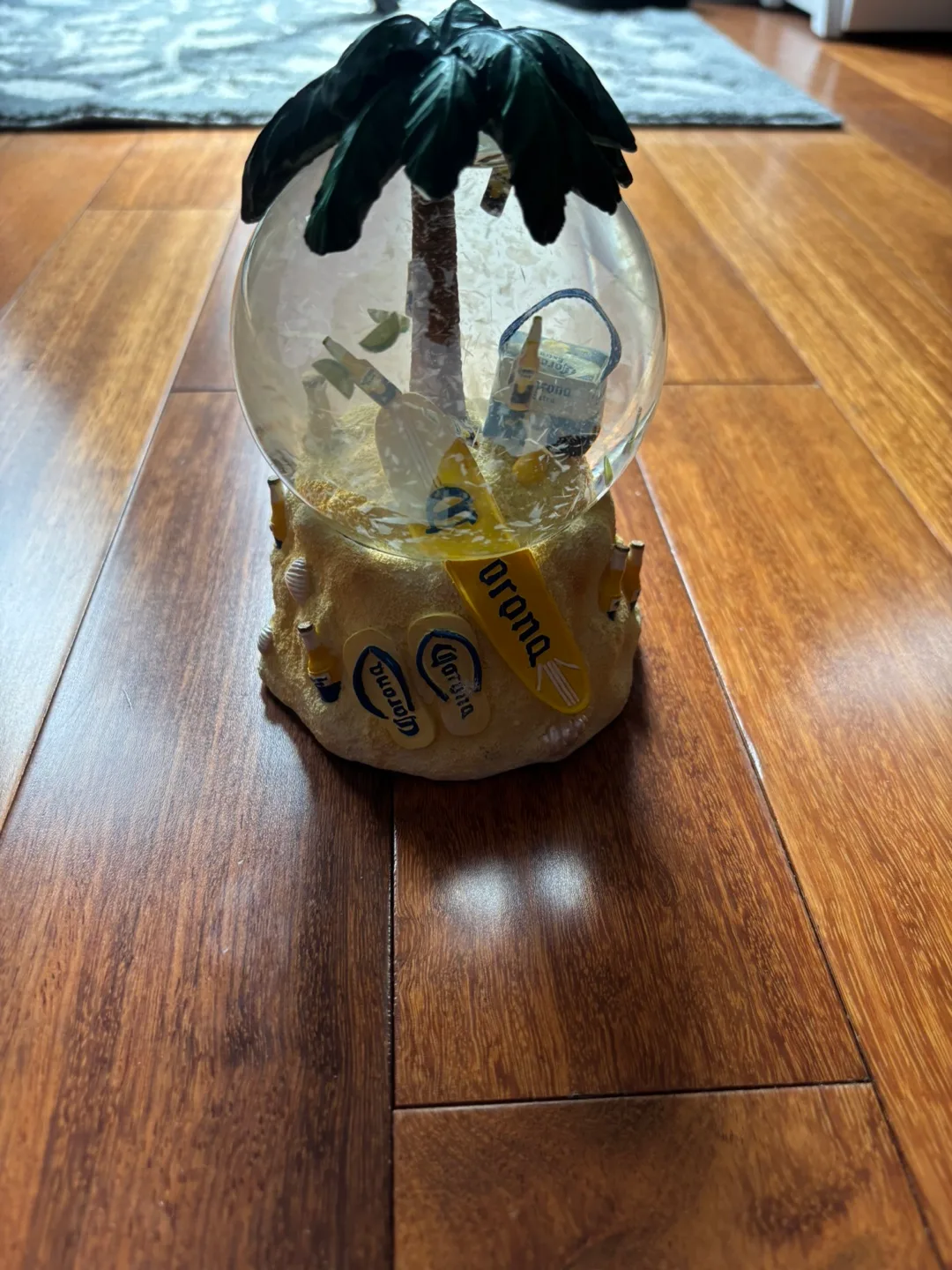 Corona Snow Globe image indicator(2)