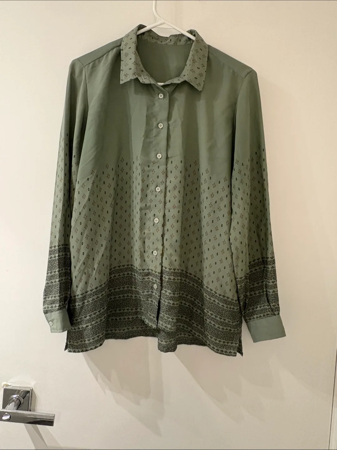 Women’s Flowy blouse / top / shirt - Medium thumbnail