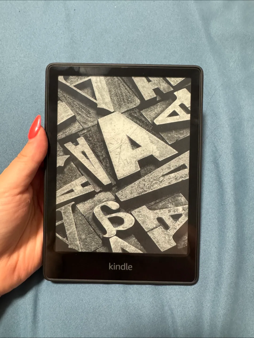 Kindle Paperwhite Signature Edition (11th Gen) Bundle image indicator(3)