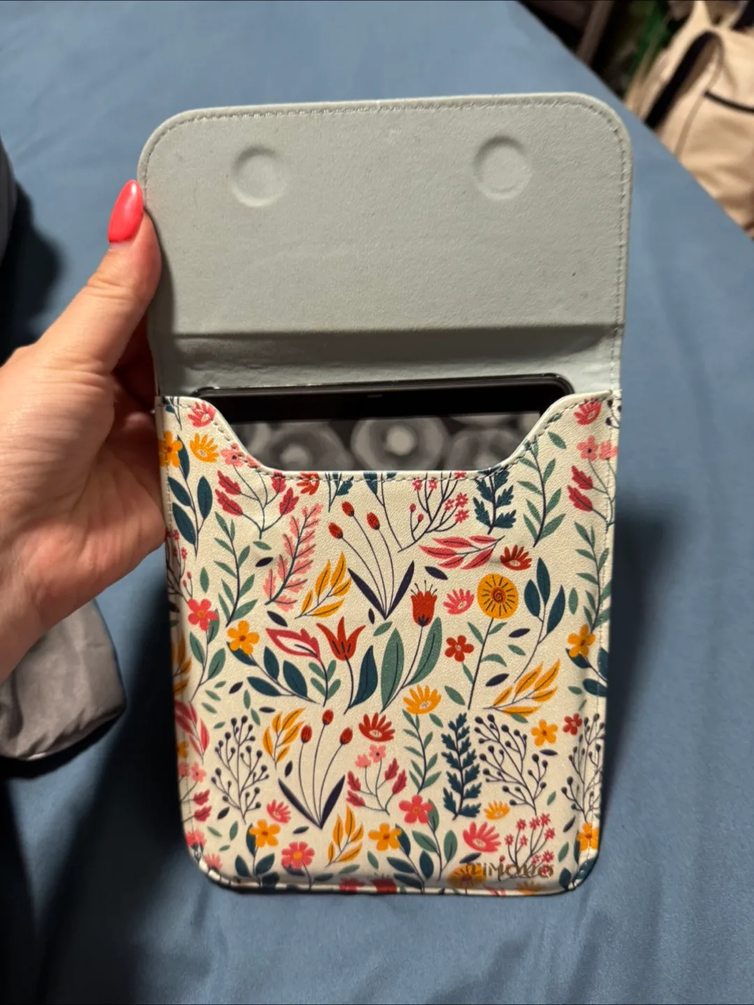 Kindle Paperwhite Signature Edition (11th Gen) Bundle image indicator(6)