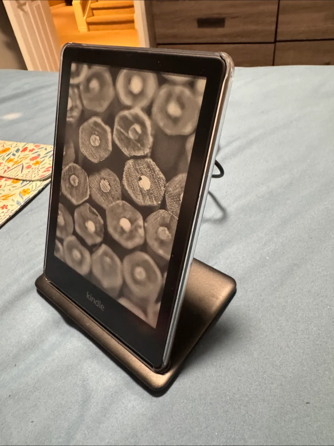 Kindle Paperwhite Signature Edition (11th Gen) Bundle image indicator(7)