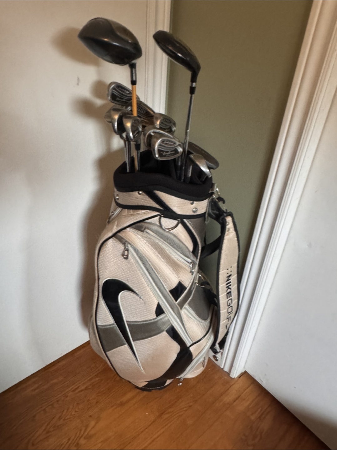 full set of golf clubs + nike bag