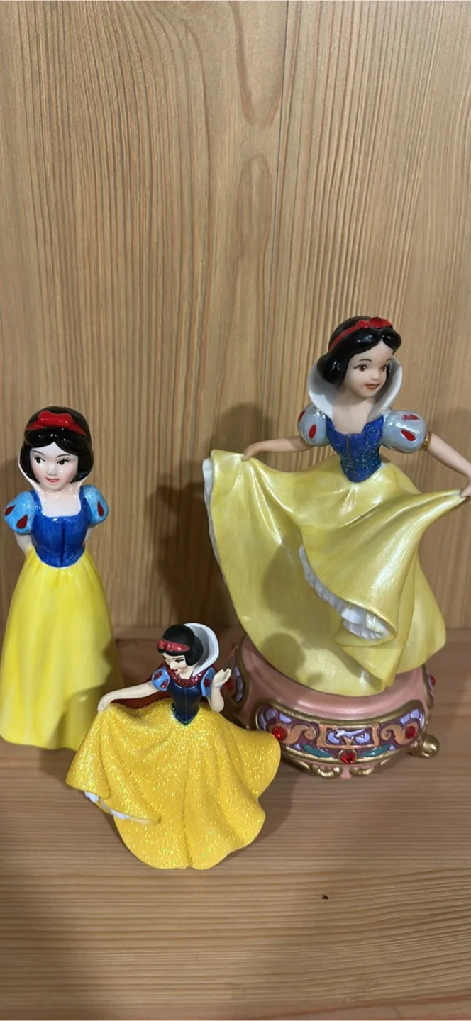 Snow White Figurines thumbnail